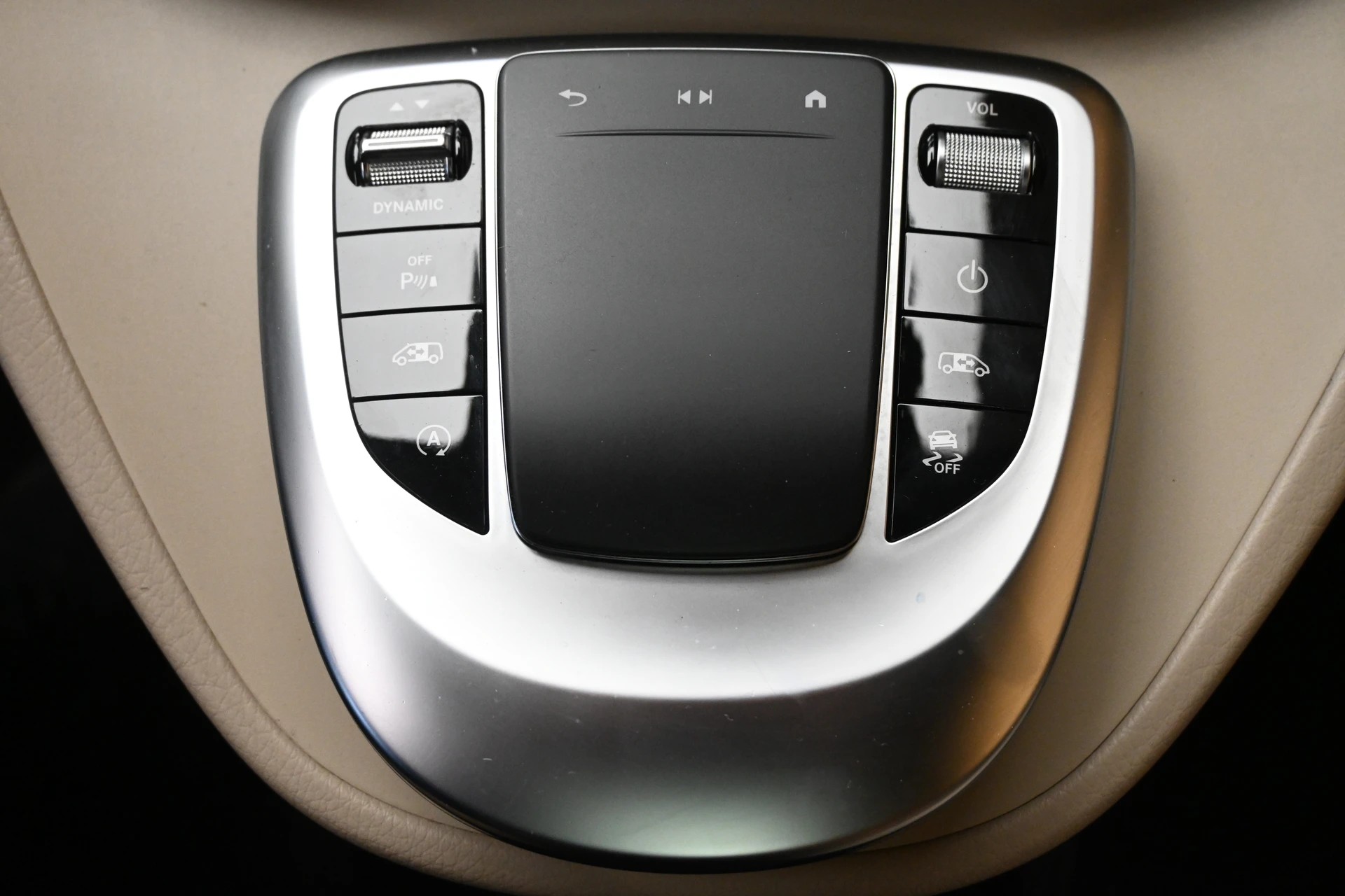 MERCEDES-BENZ V 300 d lang AMG-Line 4Matic 9G-Tronic-image-12