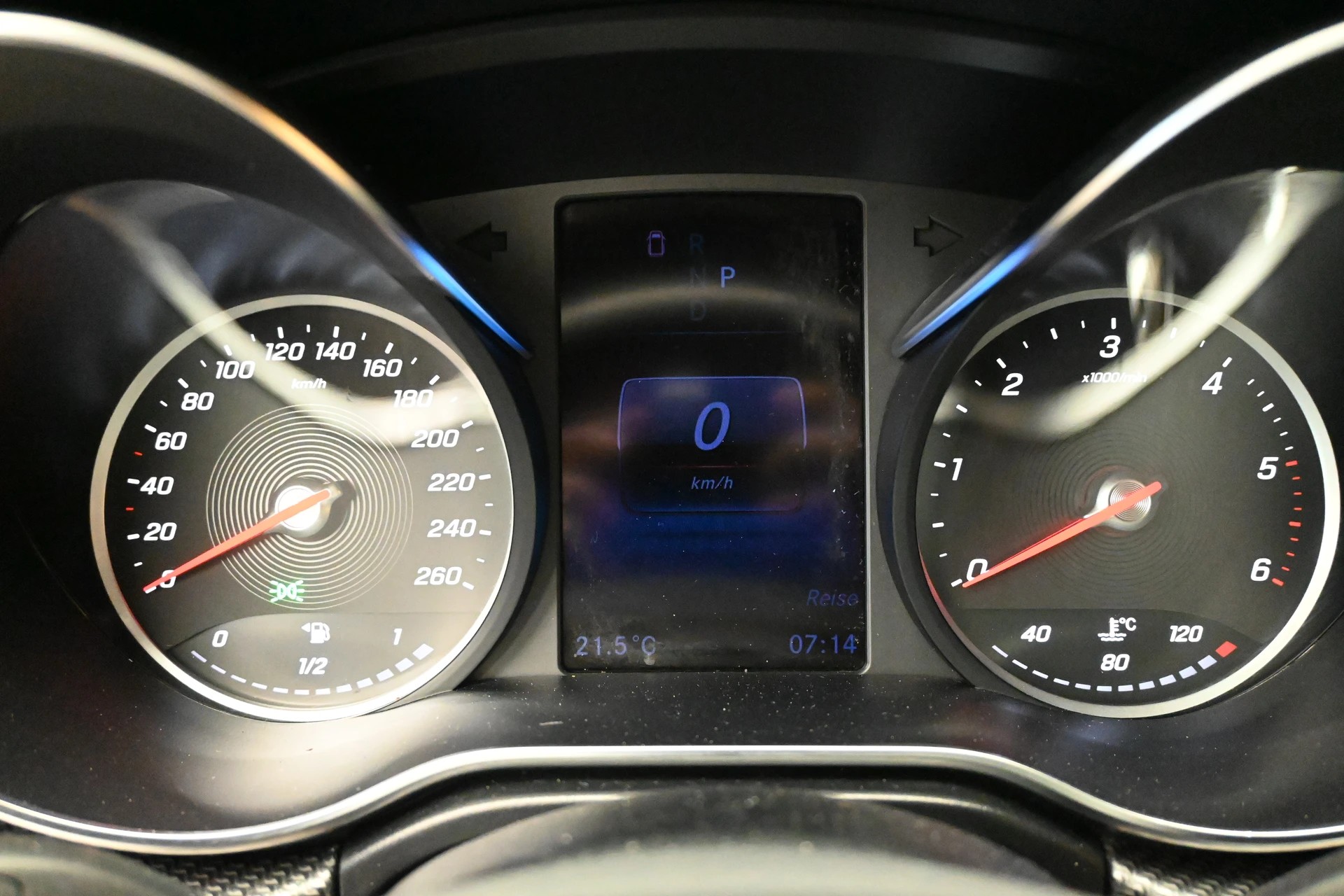 MERCEDES-BENZ V 300 d lang AMG-Line 4Matic 9G-Tronic-image-11