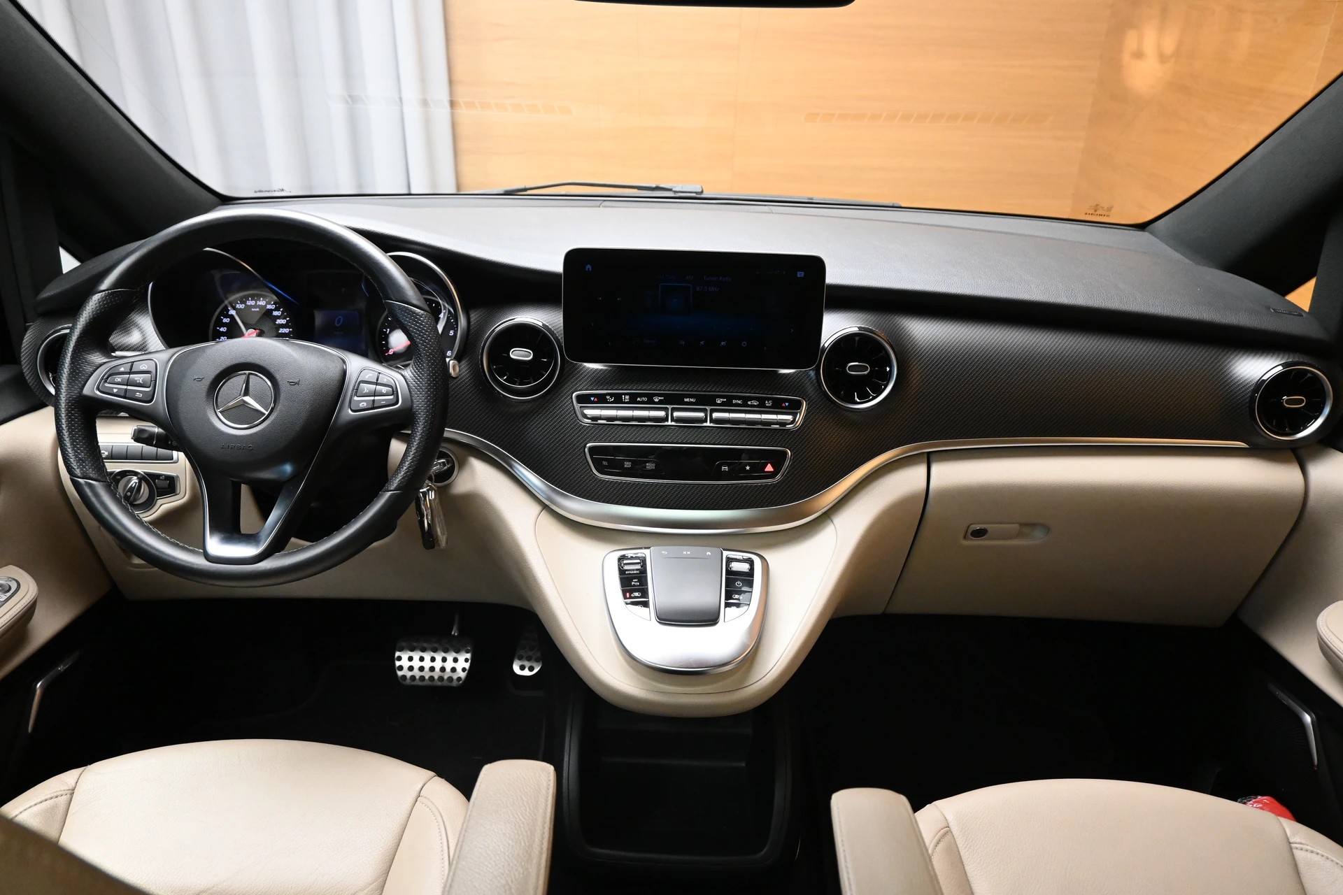 MERCEDES-BENZ V 300 d lang AMG-Line 4Matic 9G-Tronic-image-9