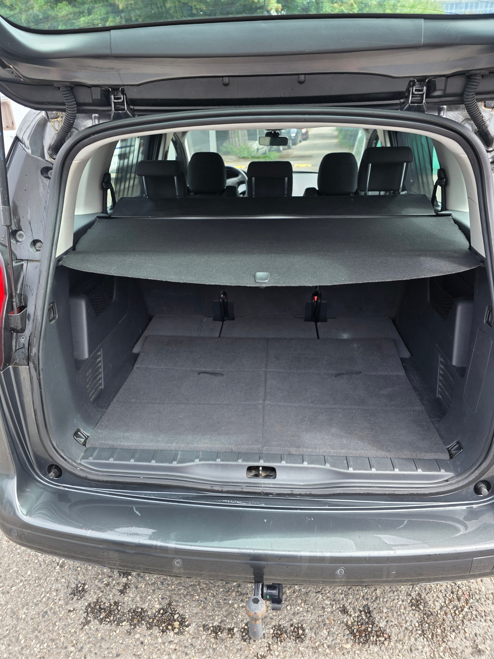 PEUGEOT 5008 1.6 16V T Allure-image-8