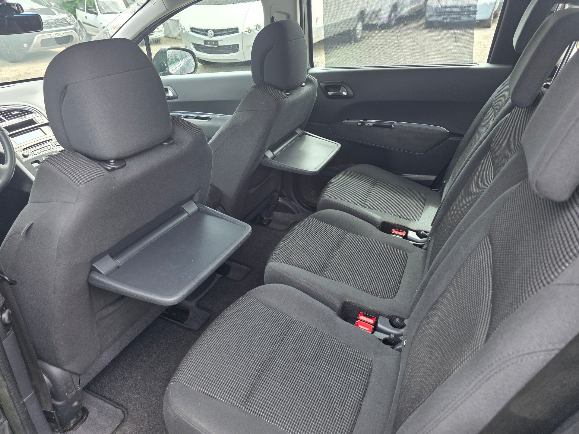 PEUGEOT 5008 1.6 16V T Allure-image-7