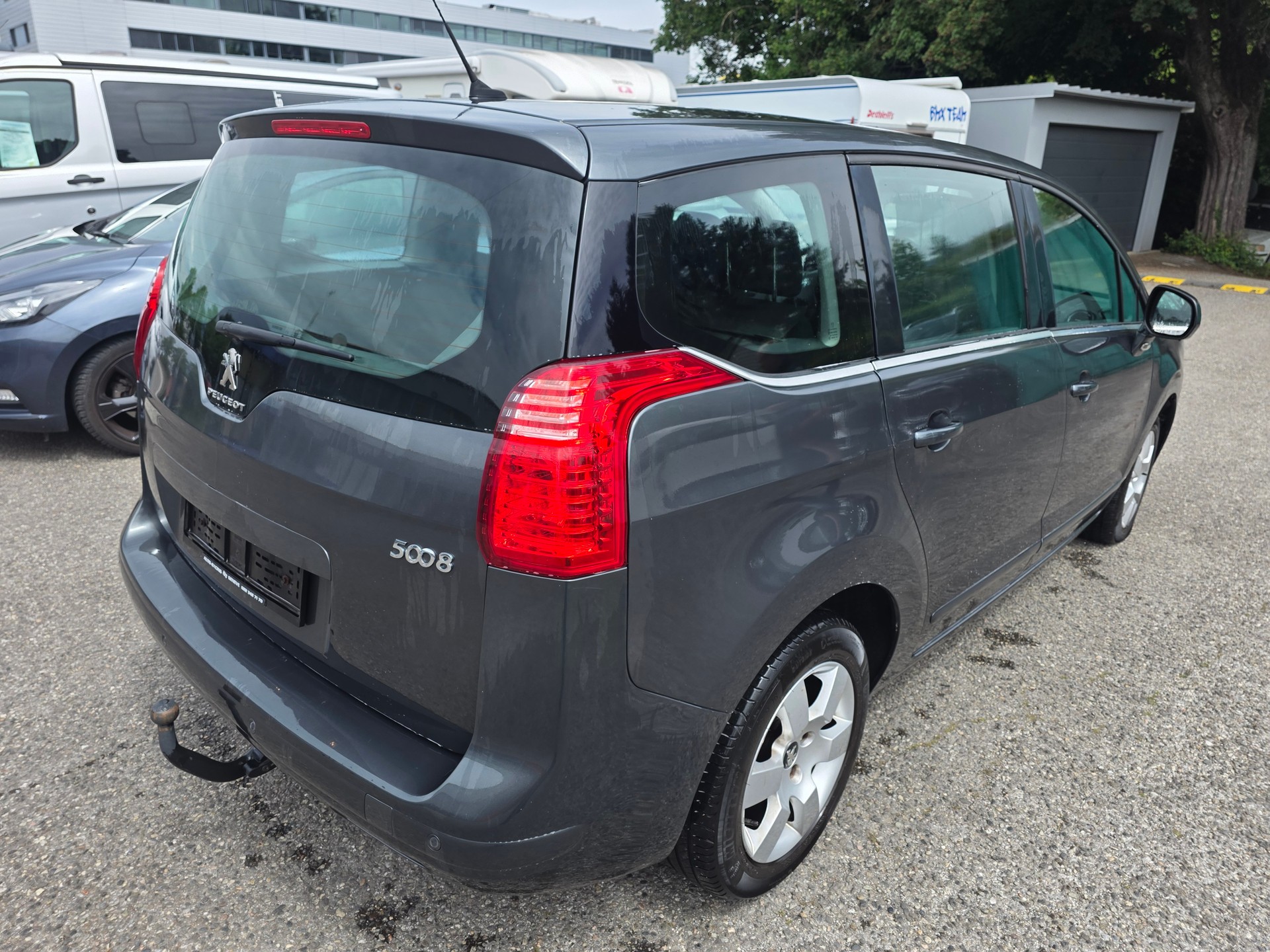 PEUGEOT 5008 1.6 16V T Allure-image-3
