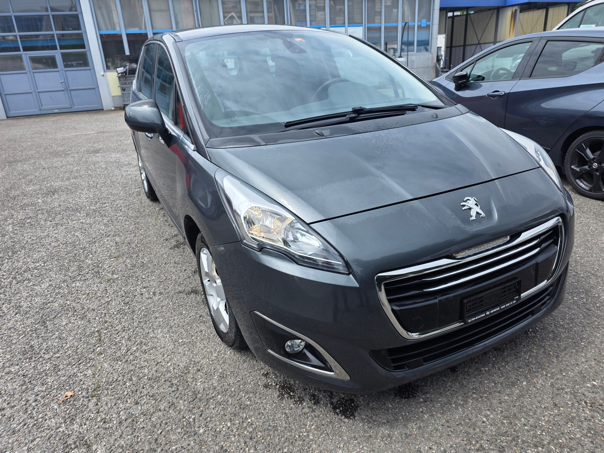PEUGEOT 5008 1.6 16V T Allure-image-2