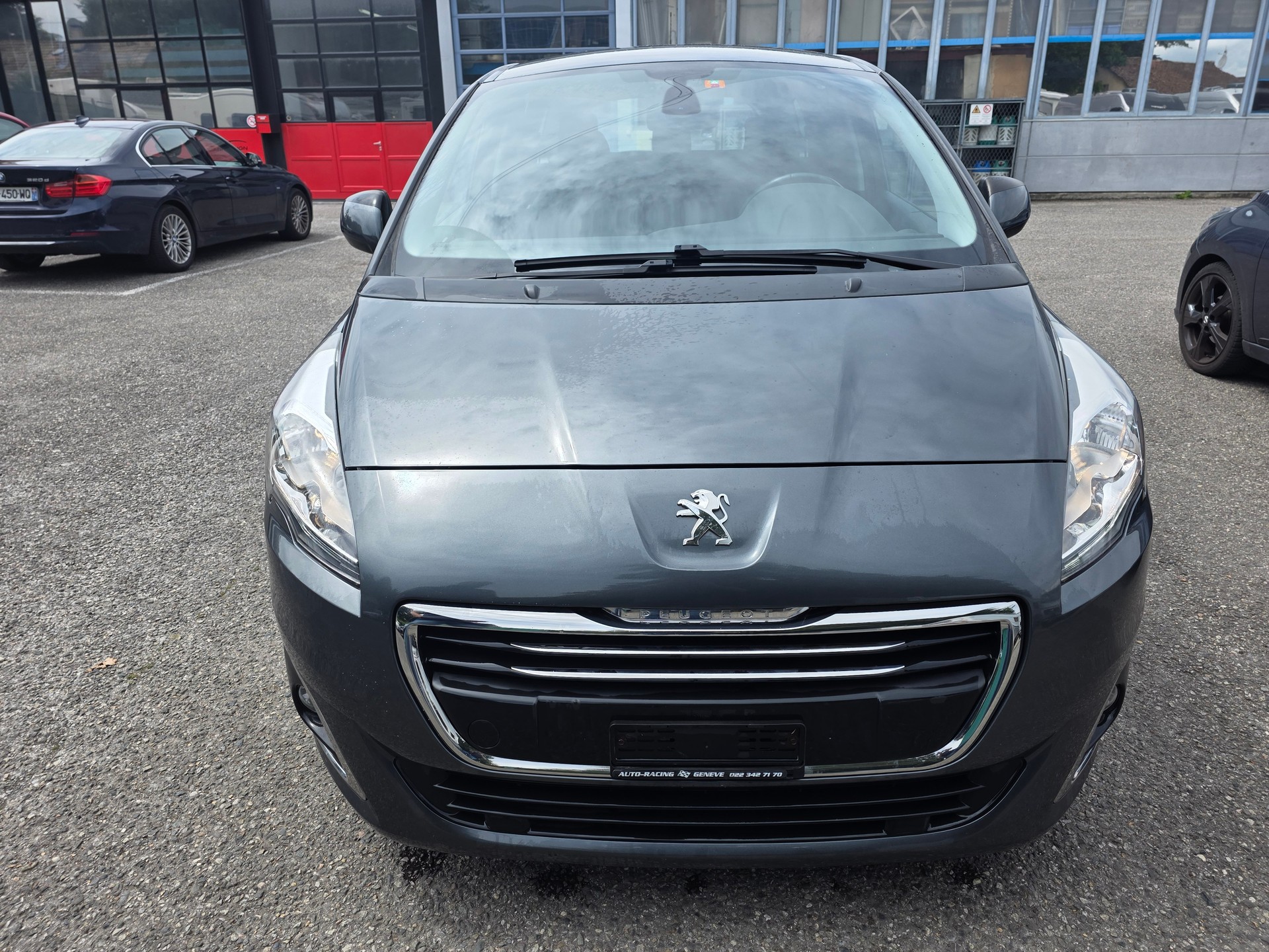 PEUGEOT 5008 1.6 16V T Allure-image-0