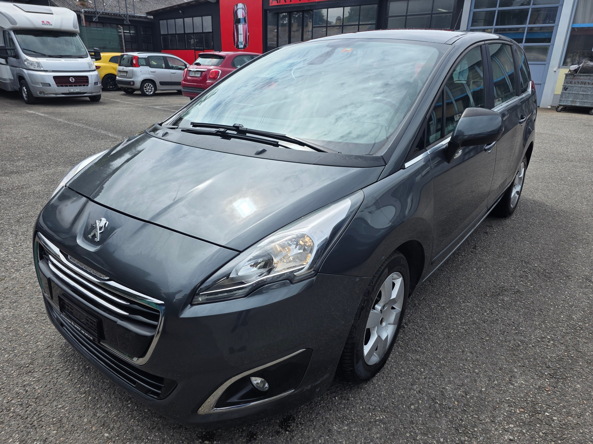 PEUGEOT 5008 1.6 16V T Allure-image-1