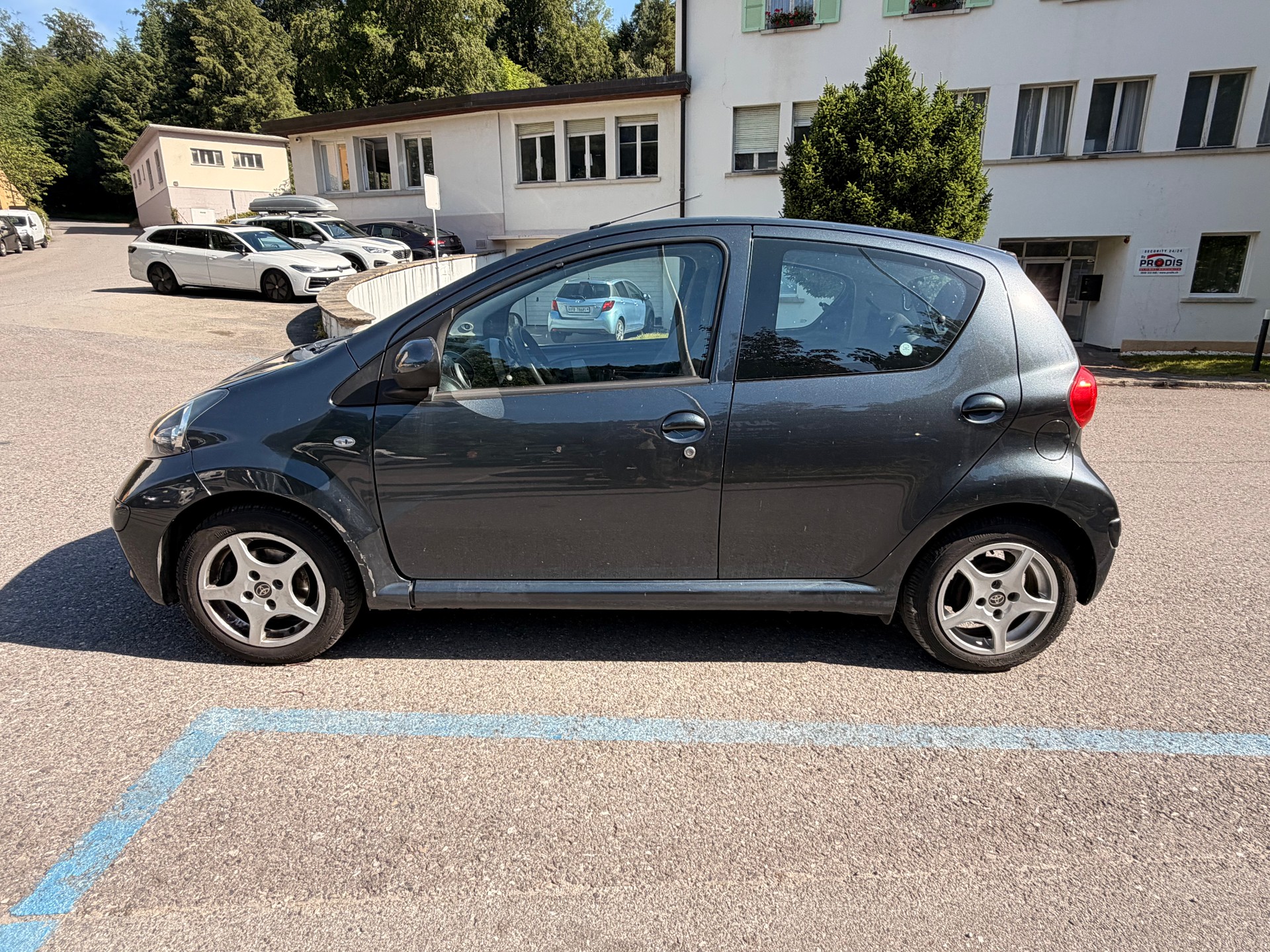 TOYOTA Aygo 1.0 Linea Luna Cool-image-1