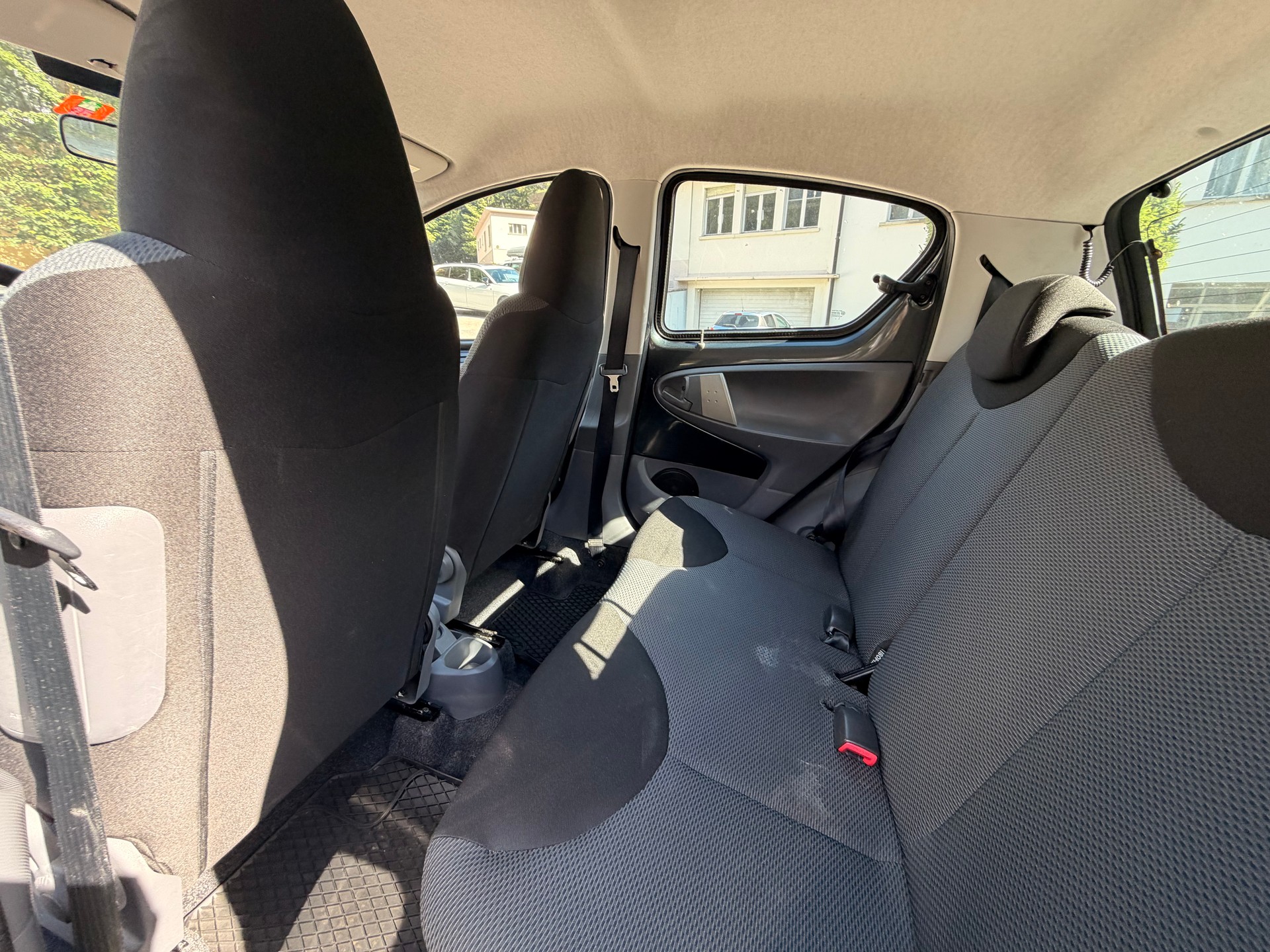 TOYOTA Aygo 1.0 Linea Luna Cool-image-9