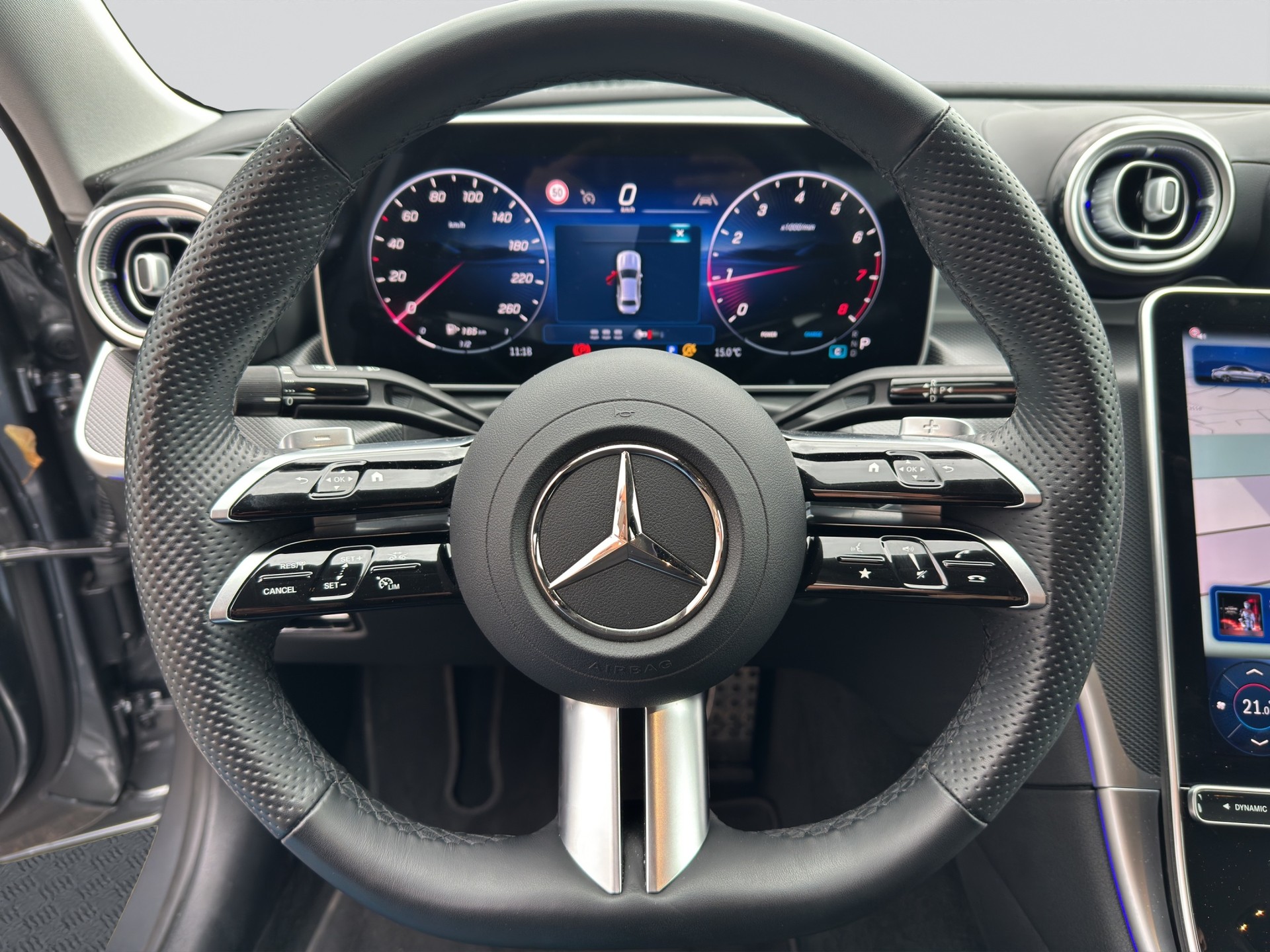 MERCEDES-BENZ C 180 AMG Line-image-9