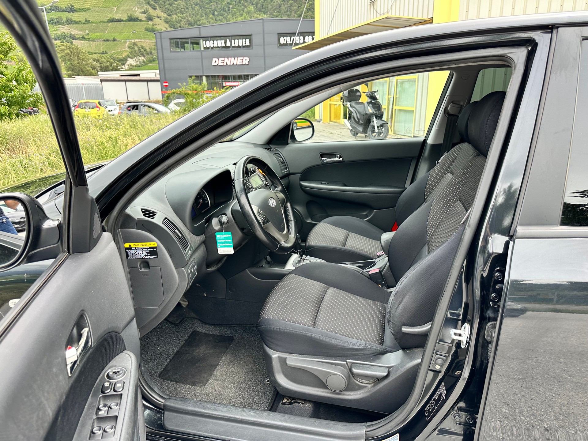 HYUNDAI i30 1.6 CRDi Style-image-8