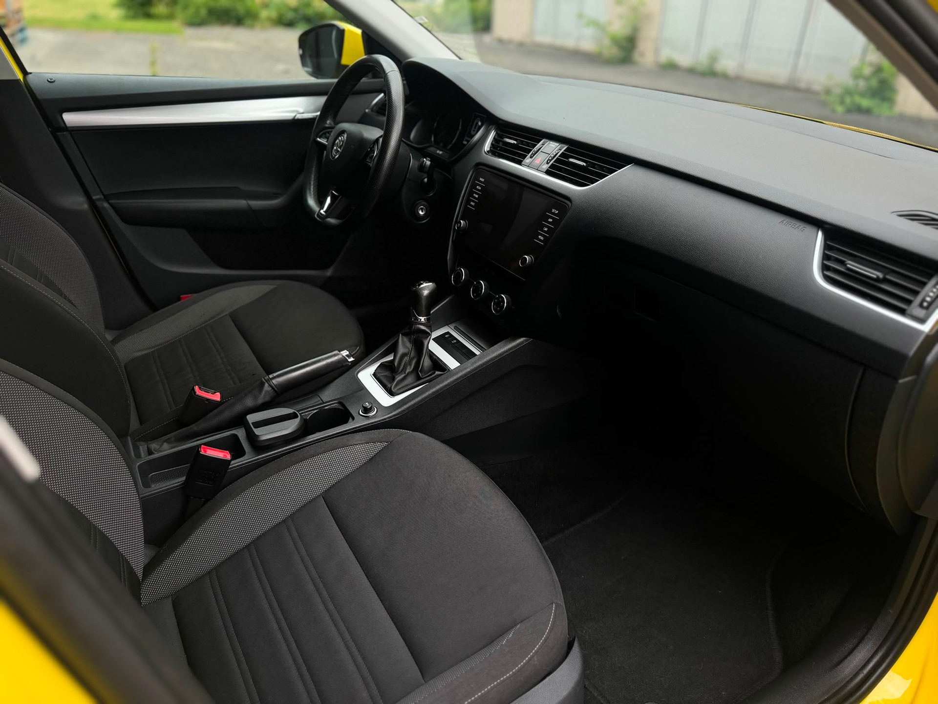 SKODA Octavia Combi 1.6 TDI Ambition-image-4