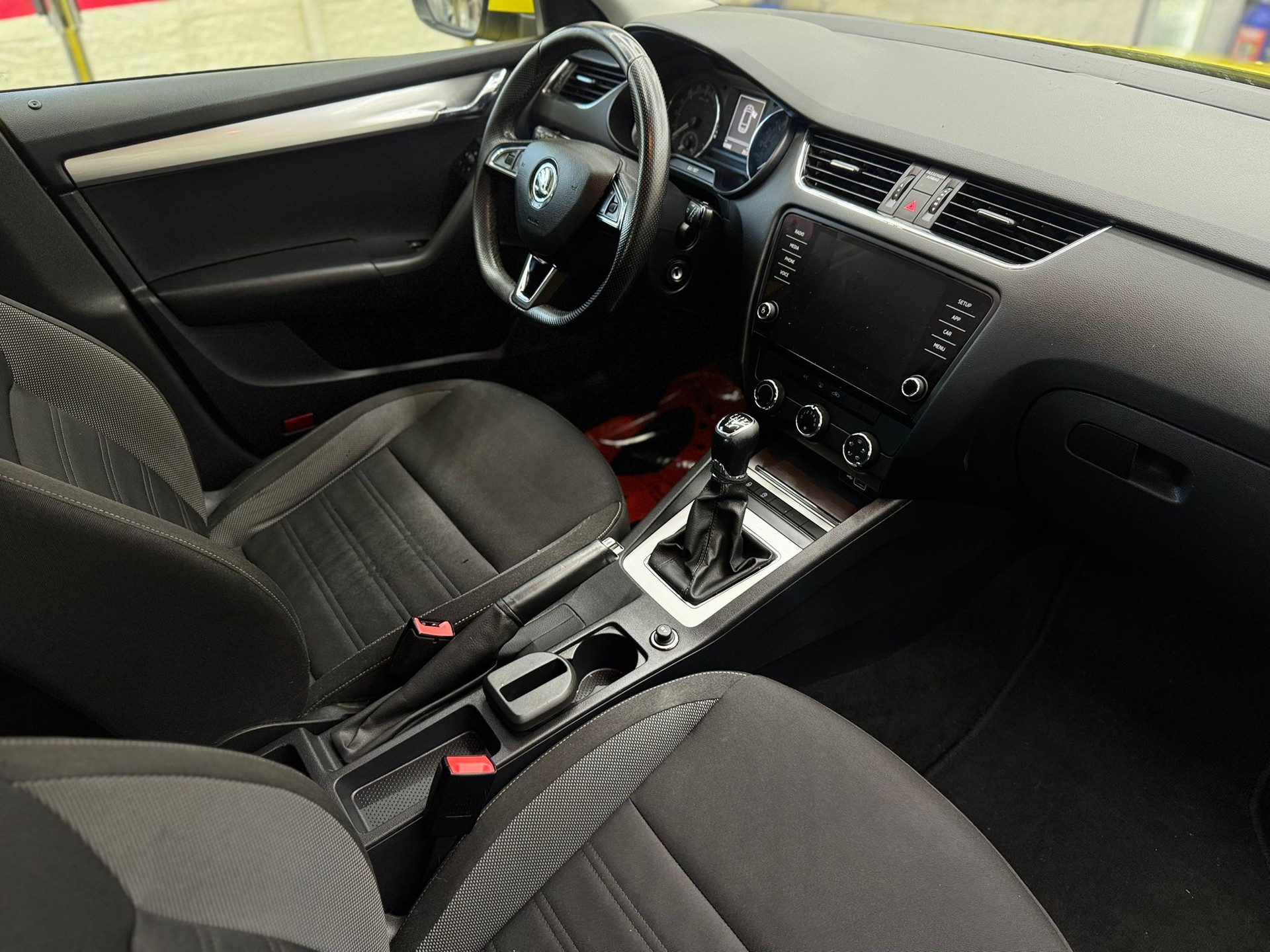 SKODA Octavia Combi 1.6 TDI Ambition-image-8