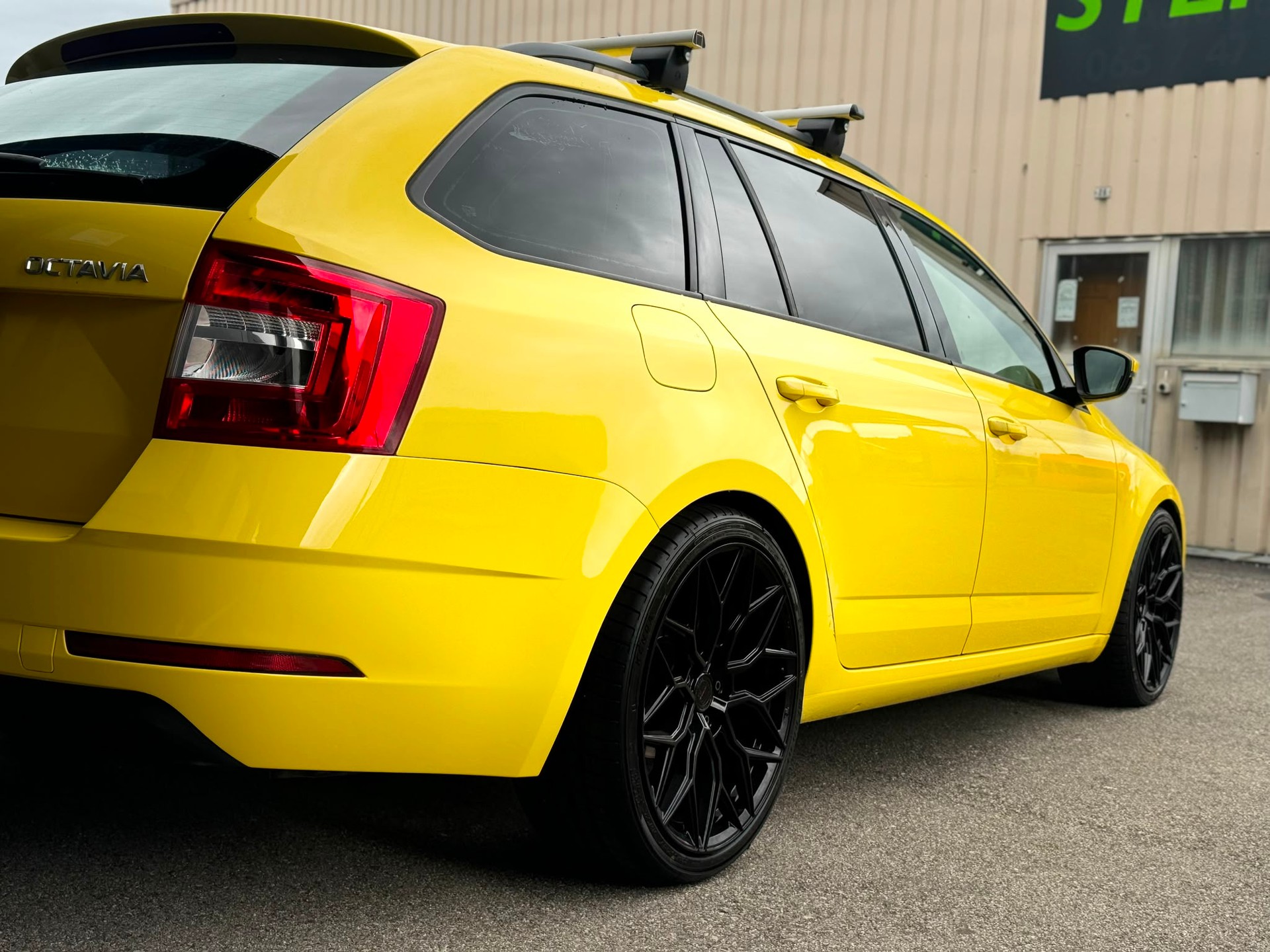 SKODA Octavia Combi 1.6 TDI Ambition-image-2