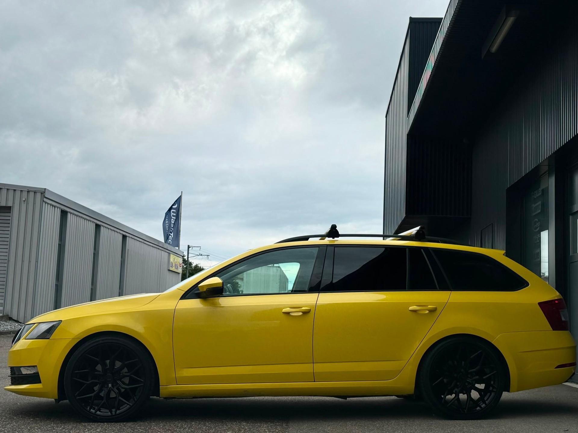 SKODA Octavia Combi 1.6 TDI Ambition-image-3