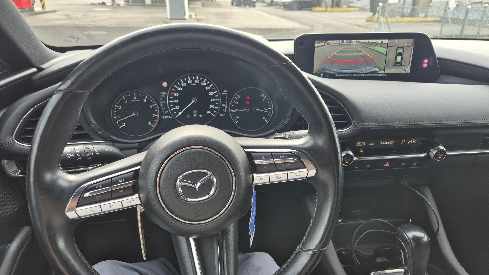 MAZDA 3 Hatchback Skyactive-G 2.0 122 Revolution-image-3