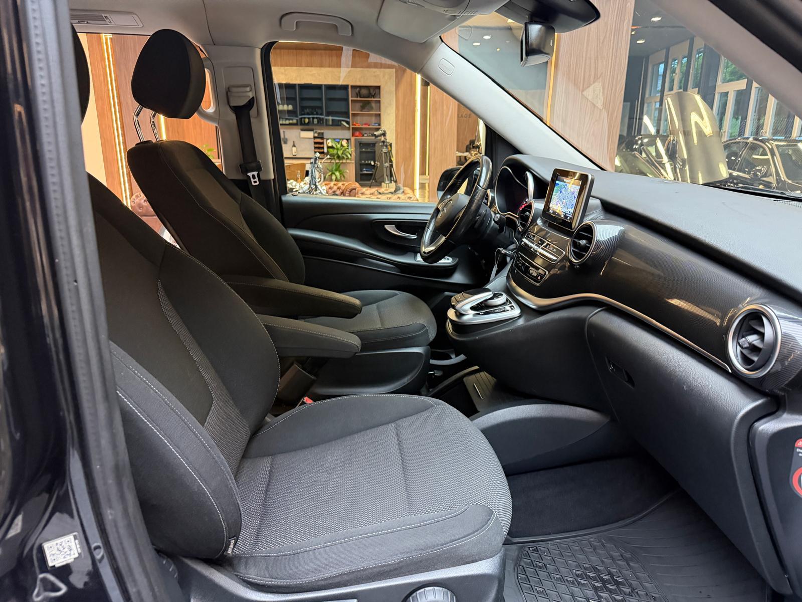 MERCEDES-BENZ V 250 d BlueTec lang 4matic Van-image-17