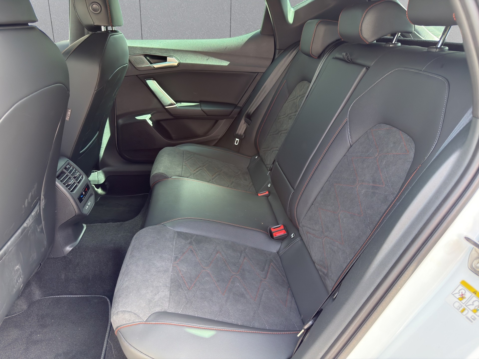 SEAT Leon 1.5 eTSI mHEV DSG Move FR-image-11