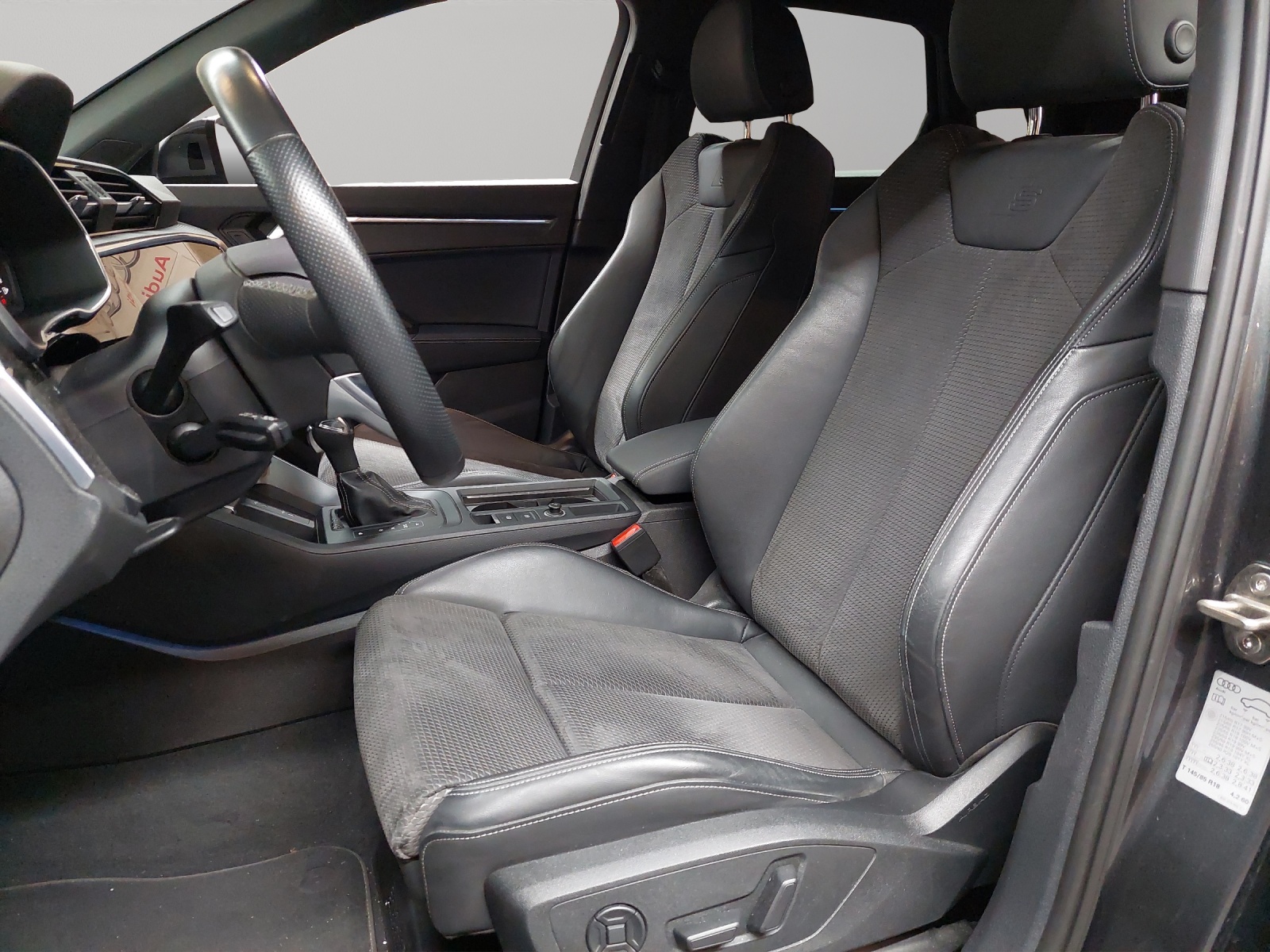 AUDI Q3 40 TFSI S line quattro S-tronic-image-5