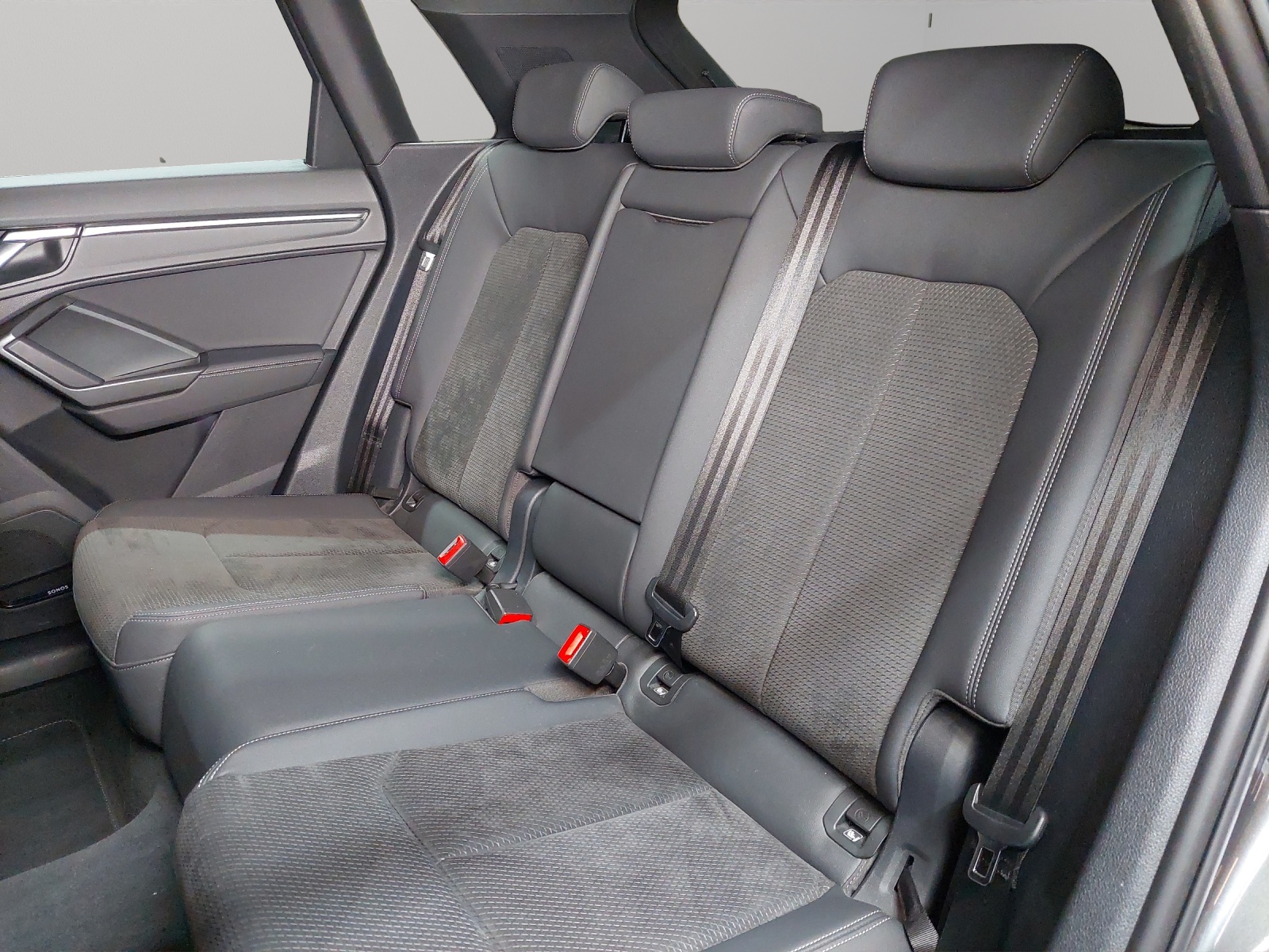 AUDI Q3 40 TFSI S line quattro S-tronic-image-7