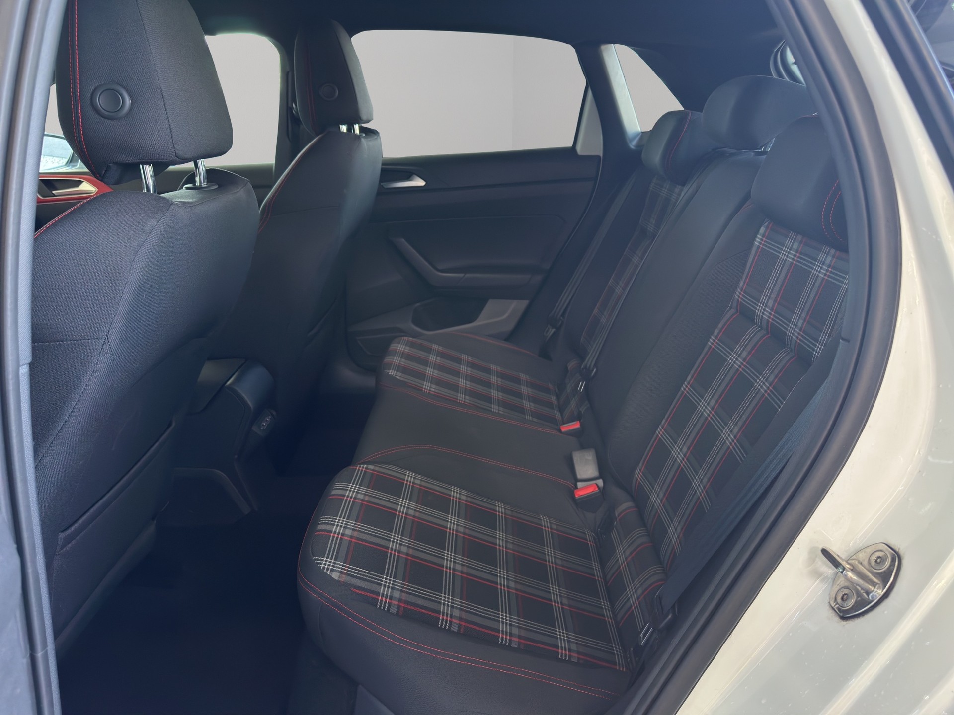 VW Polo 2.0 TSI GTI DSG-image-10