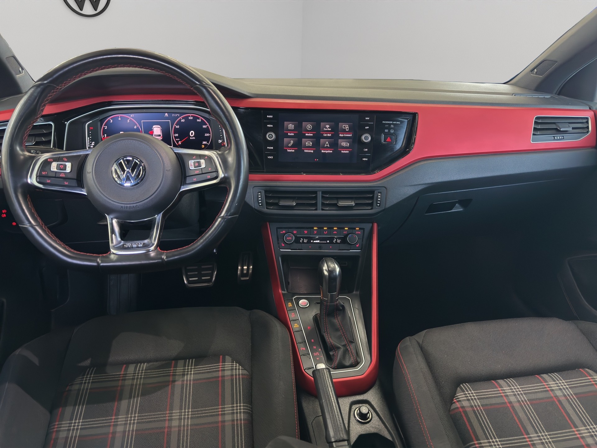 VW Polo 2.0 TSI GTI DSG-image-11