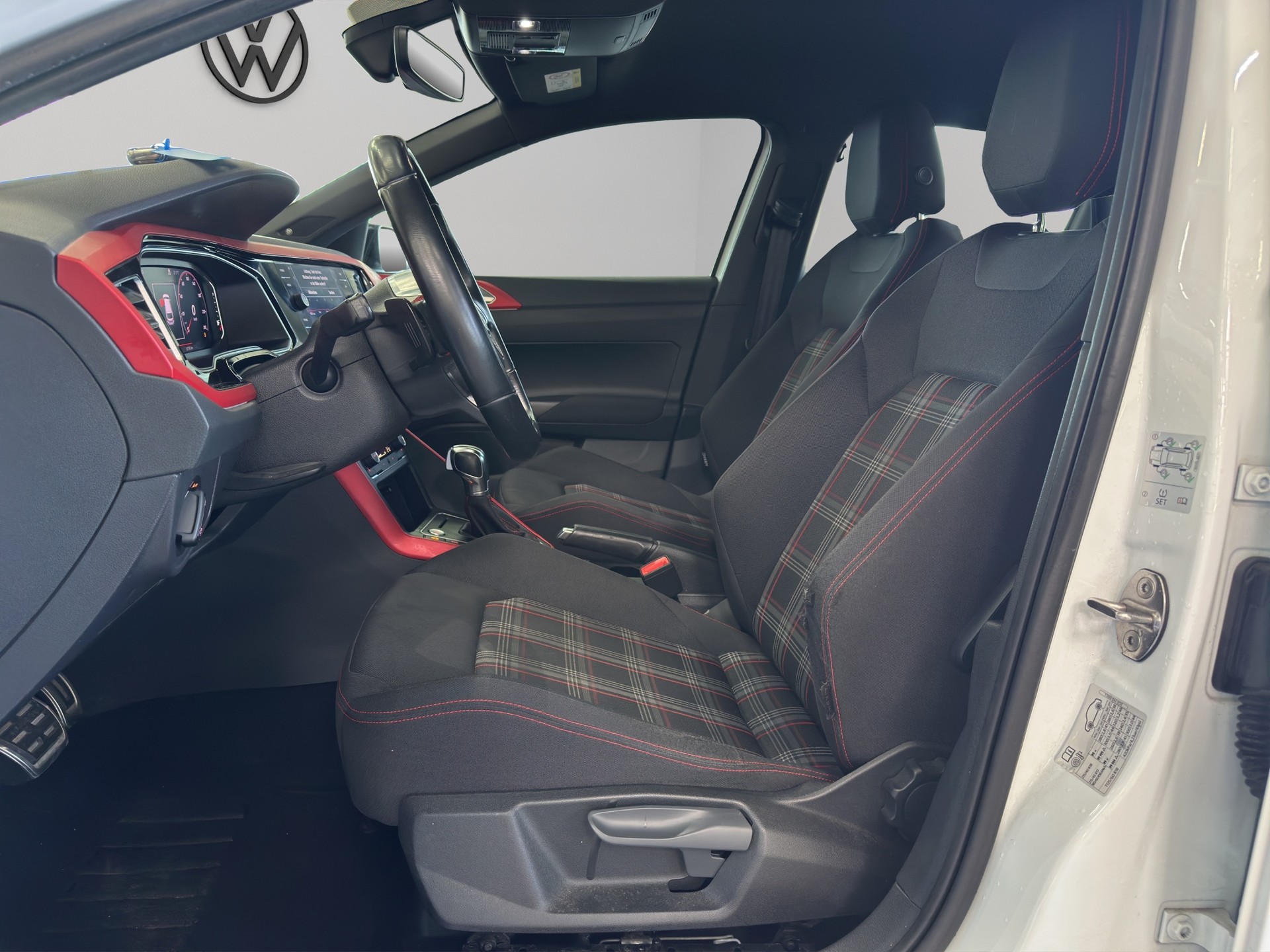 VW Polo 2.0 TSI GTI DSG-image-8