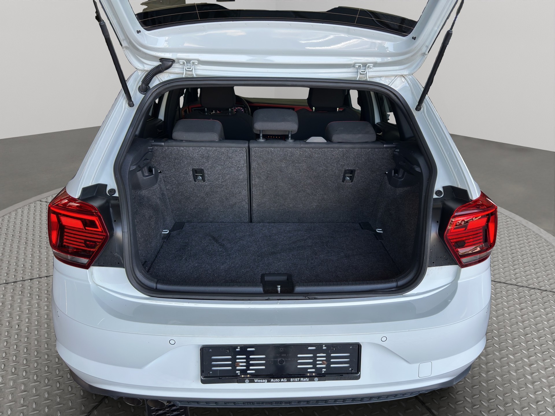 VW Polo 2.0 TSI GTI DSG-image-15