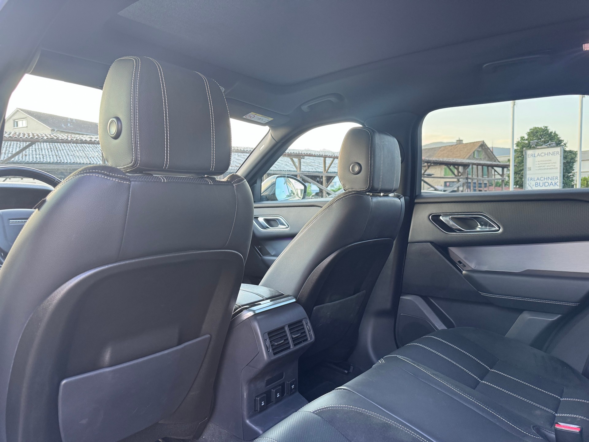 LAND ROVER Range Rover Velar P 300 Automatic-image-11