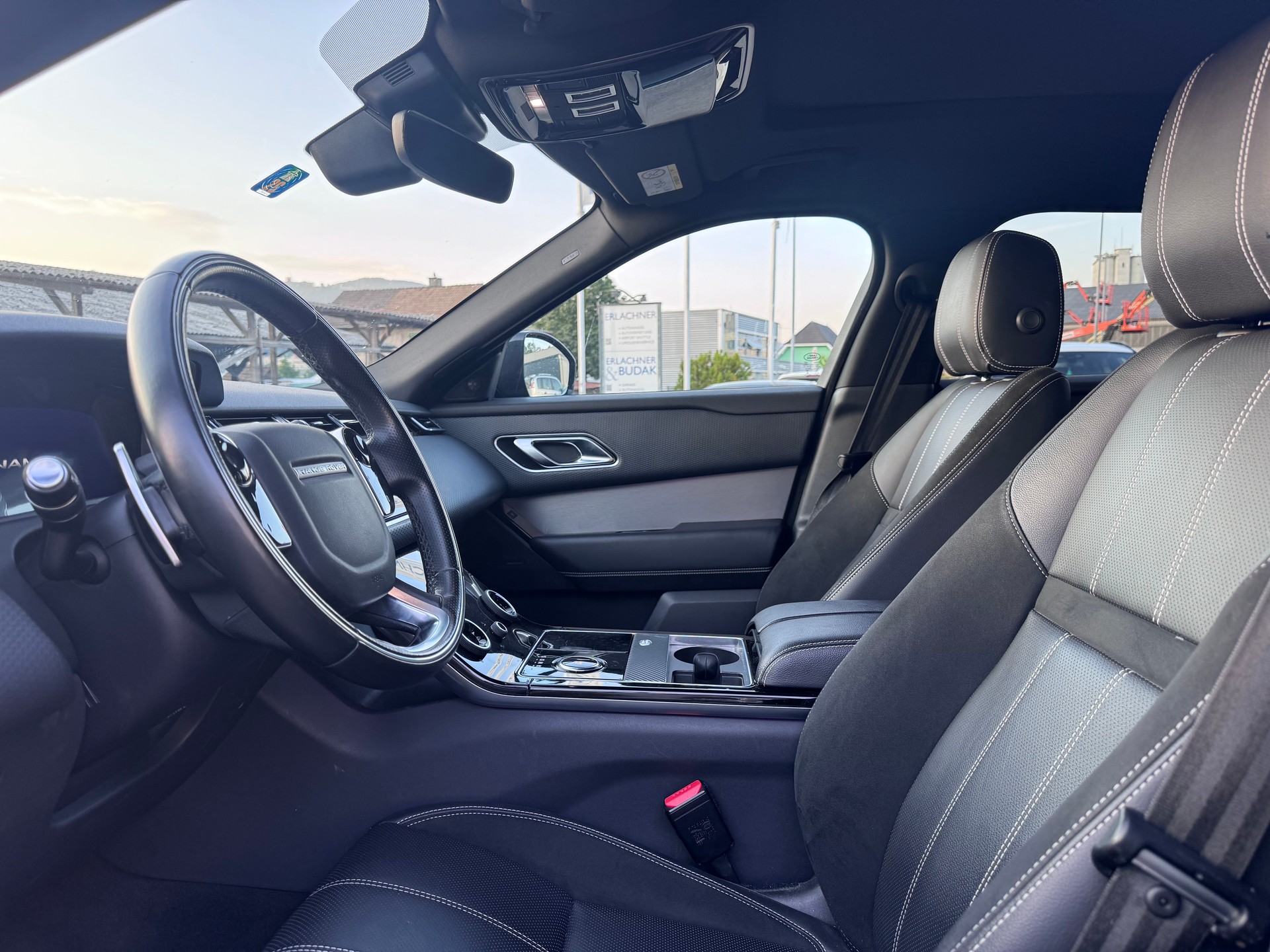 LAND ROVER Range Rover Velar P 300 Automatic-image-10