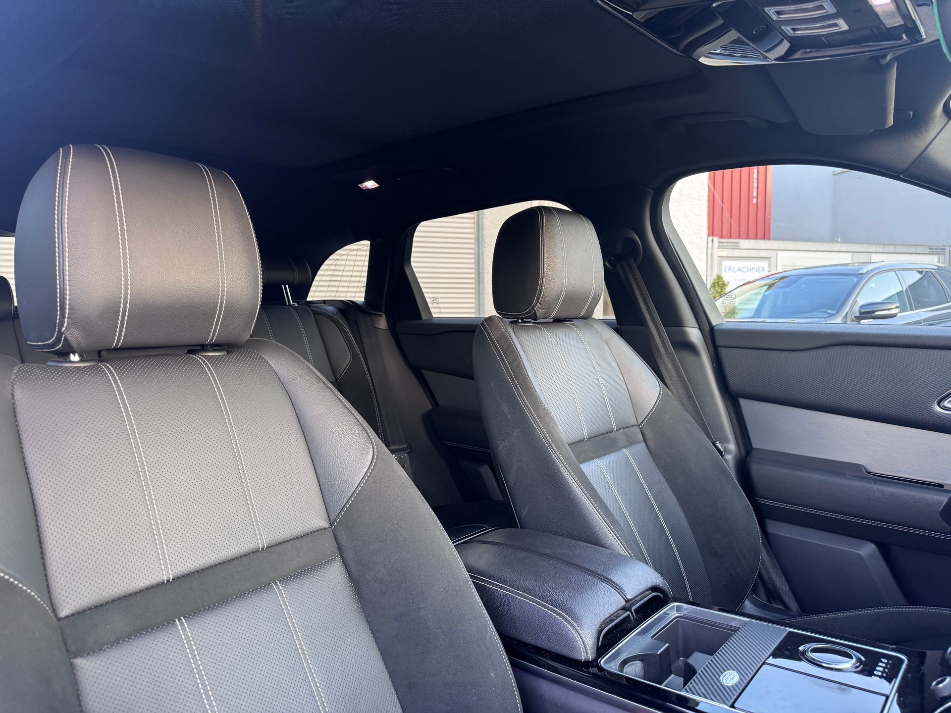 LAND ROVER Range Rover Velar P 300 Automatic-image-12