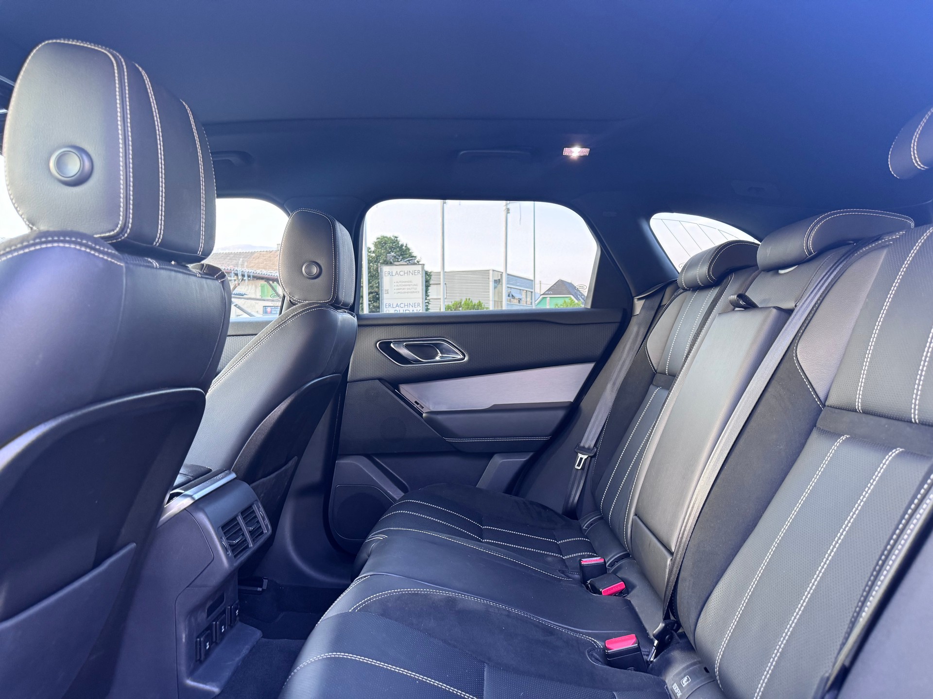 LAND ROVER Range Rover Velar P 300 Automatic-image-9