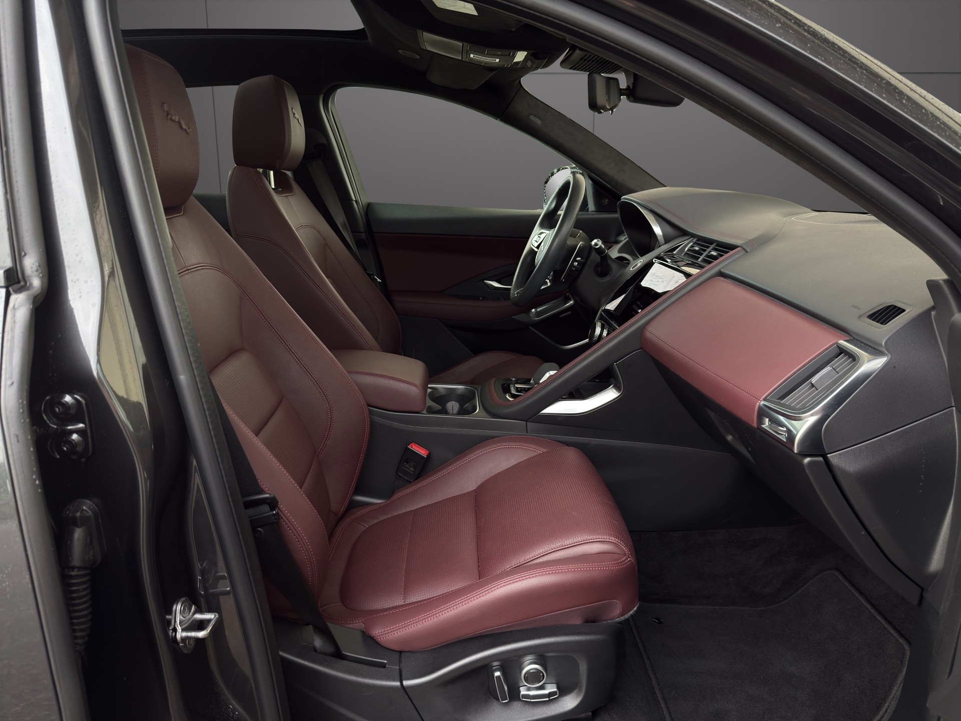 JAGUAR E-Pace P200 R-Dynamic SE AWD Automatik-image-10
