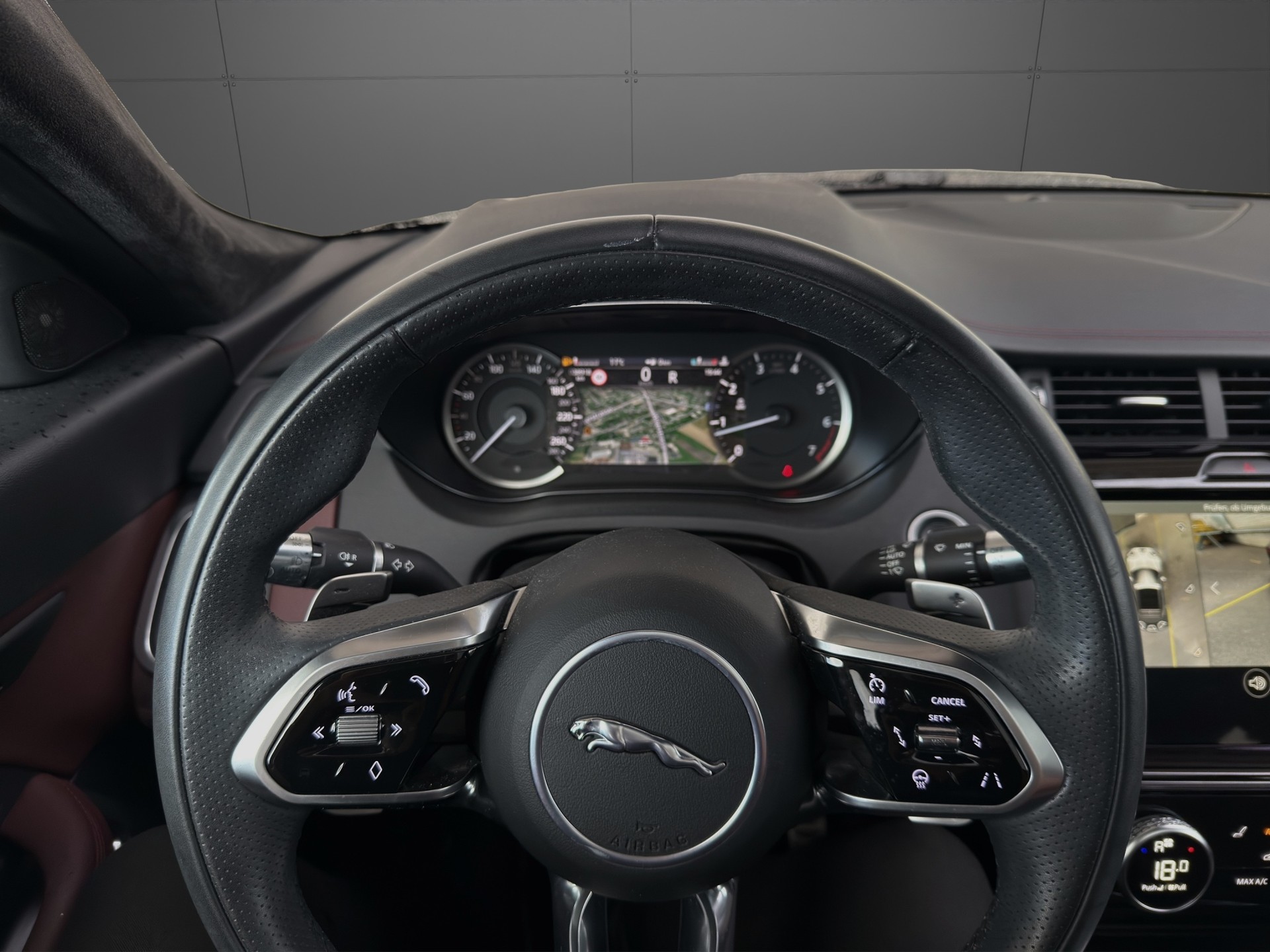 JAGUAR E-Pace P200 R-Dynamic SE AWD Automatik-image-17