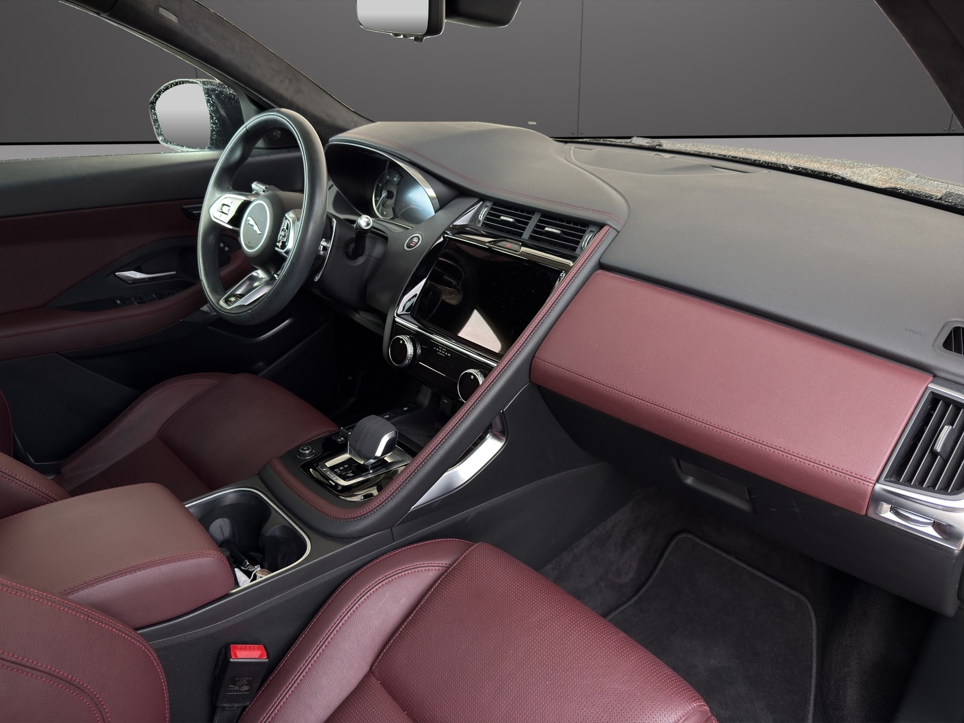 JAGUAR E-Pace P200 R-Dynamic SE AWD Automatik-image-11