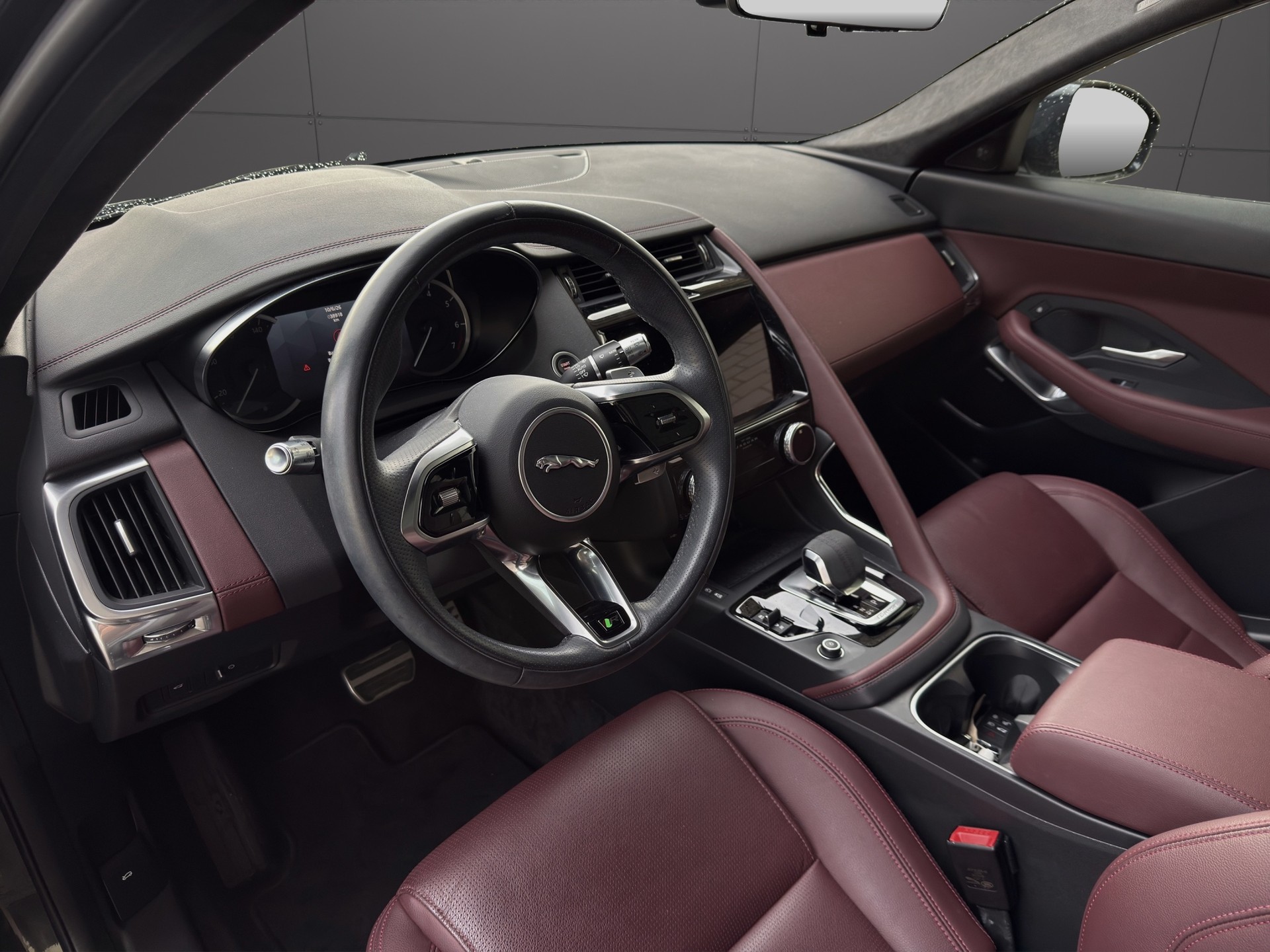JAGUAR E-Pace P200 R-Dynamic SE AWD Automatik-image-6