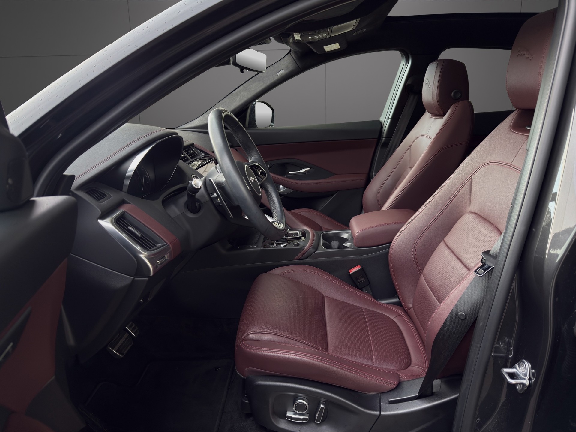 JAGUAR E-Pace P200 R-Dynamic SE AWD Automatik-image-5