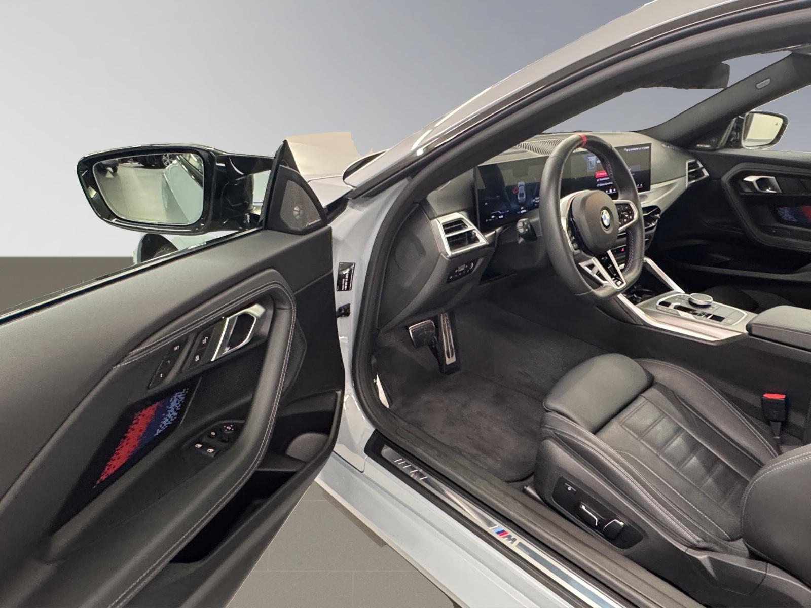 BMW M240i xDrive Coupé-image-11