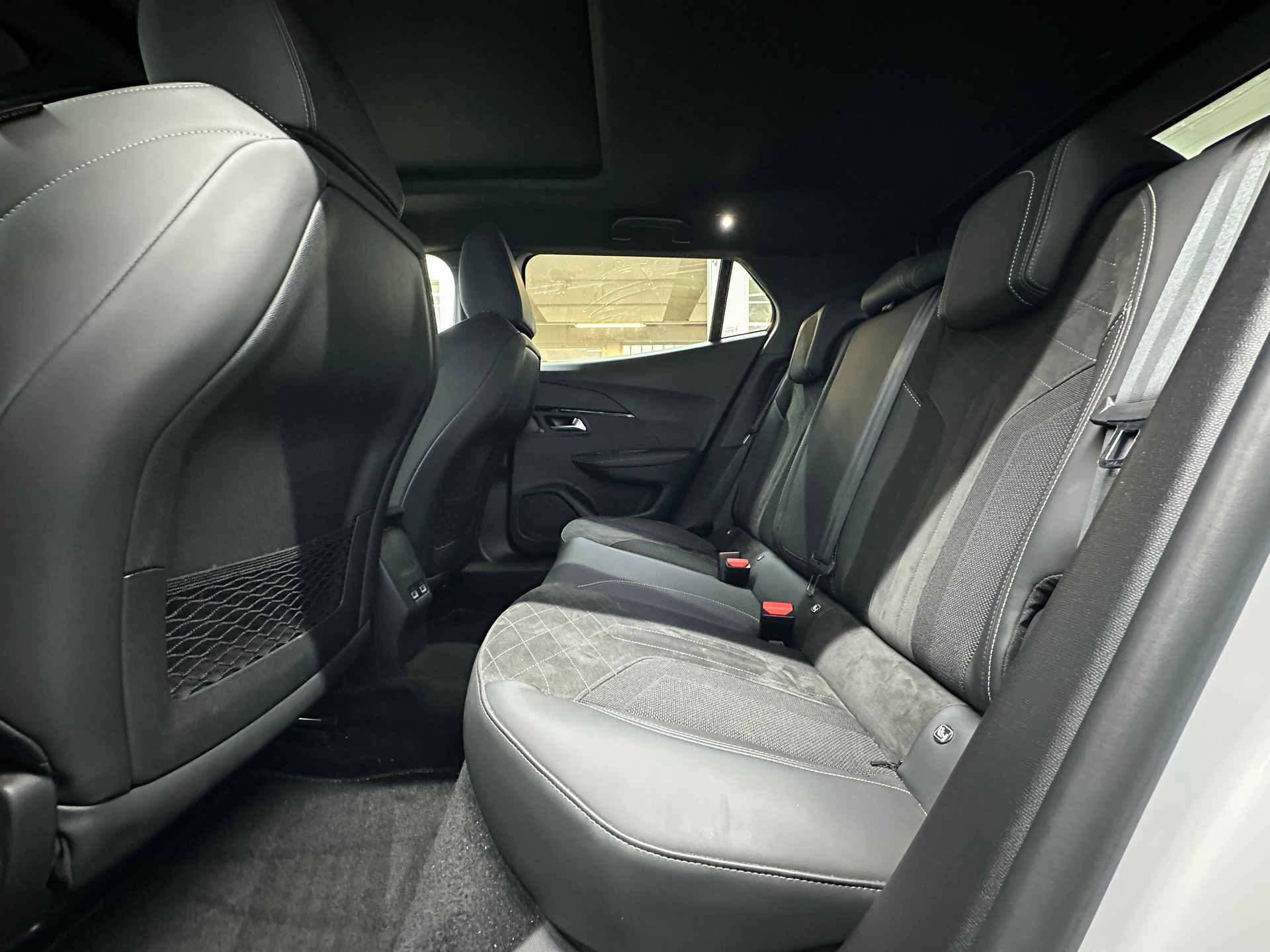 PEUGEOT 2008 e GT Pack-image-8