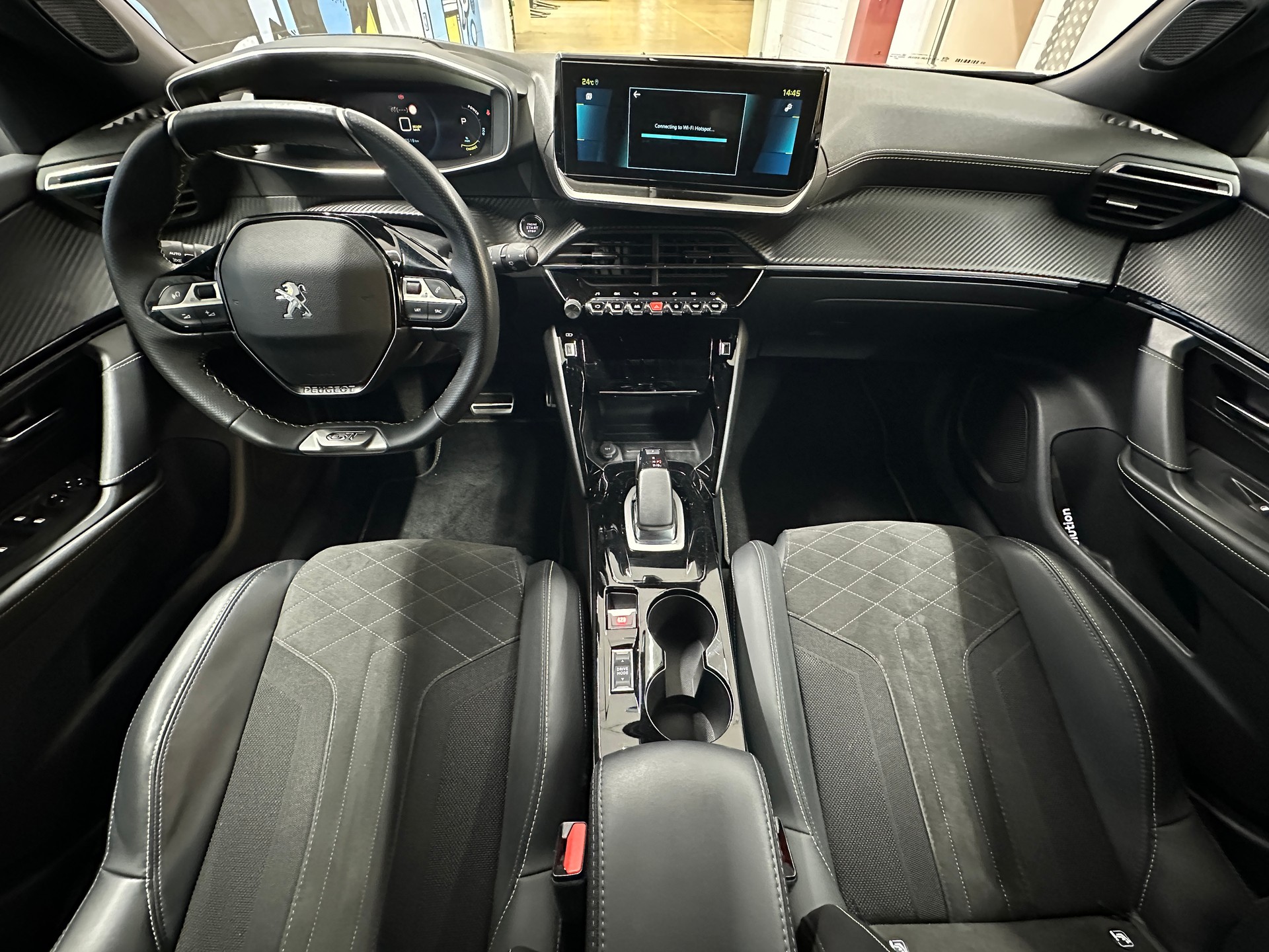 PEUGEOT 2008 e GT Pack-image-9