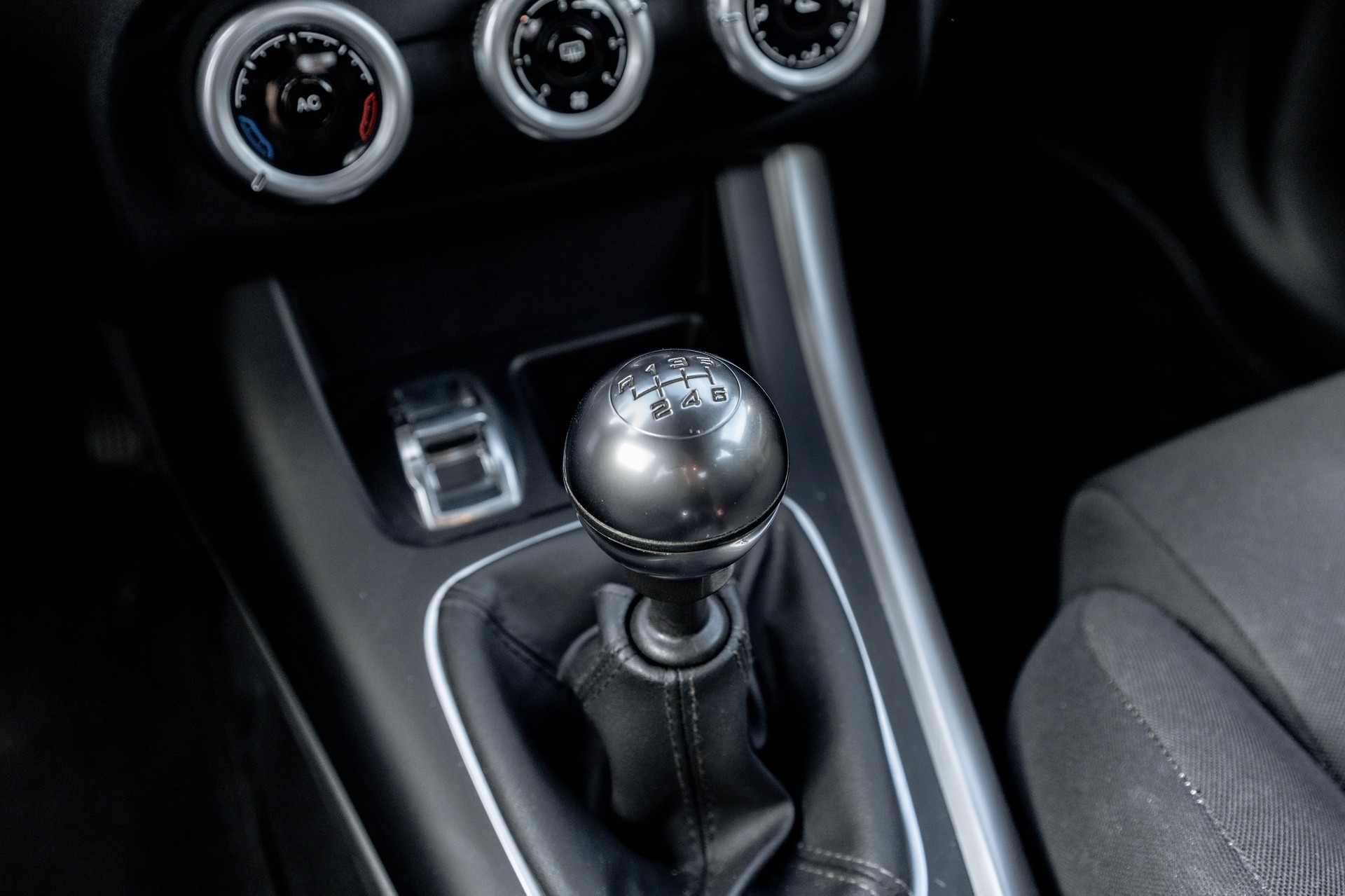 ALFA ROMEO Giulietta 1.4 MultiAir Progression * Wasserpumpe & Zahnriemen gewechselt * 8-fach bereift *-image-13