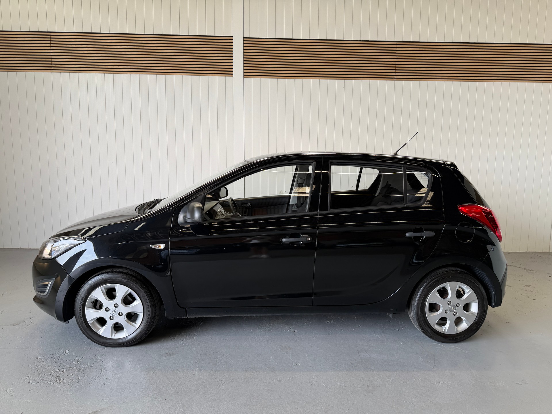 HYUNDAI i20 1.4 Automatic-image-1