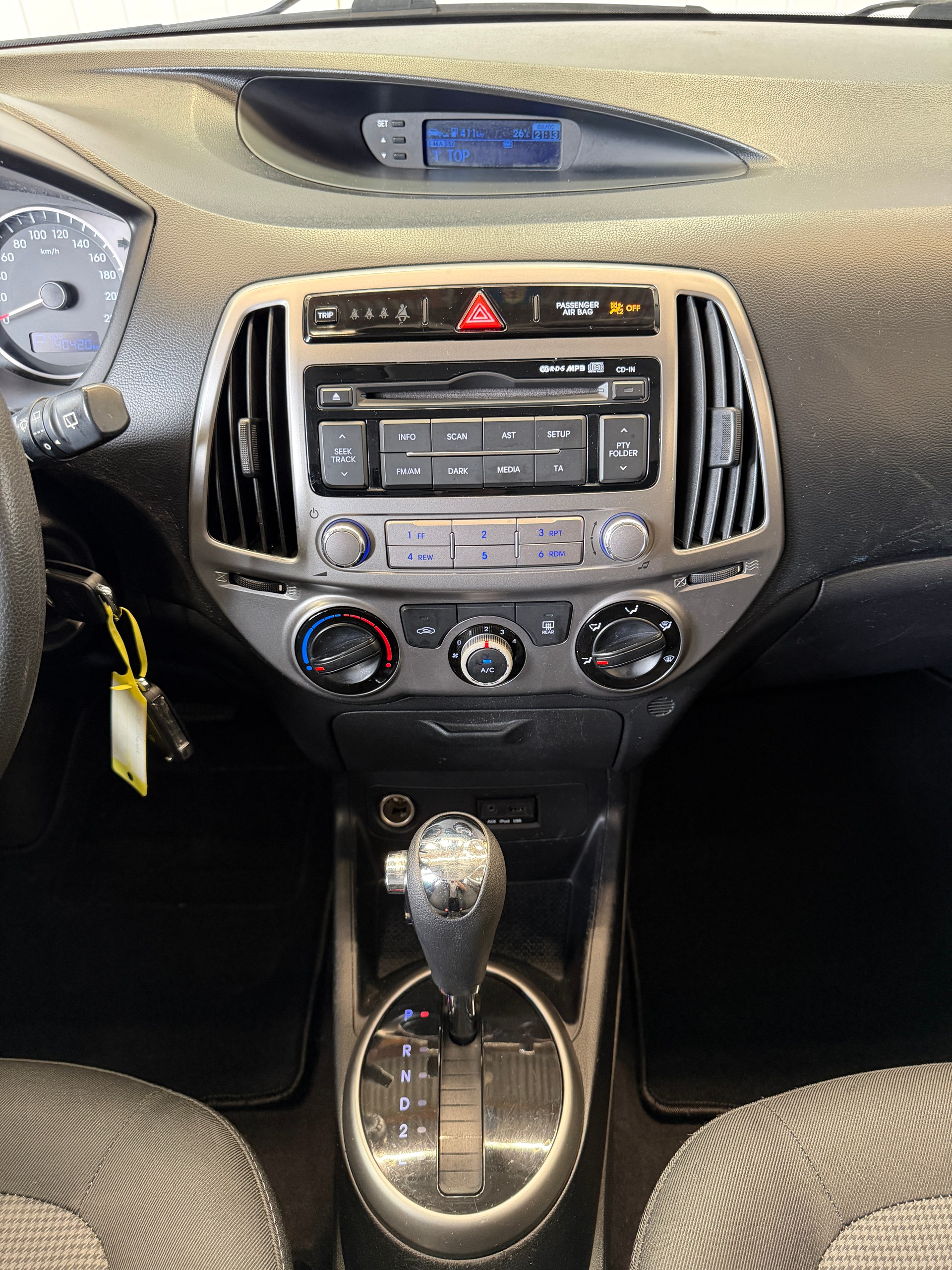 HYUNDAI i20 1.4 Automatic-image-14