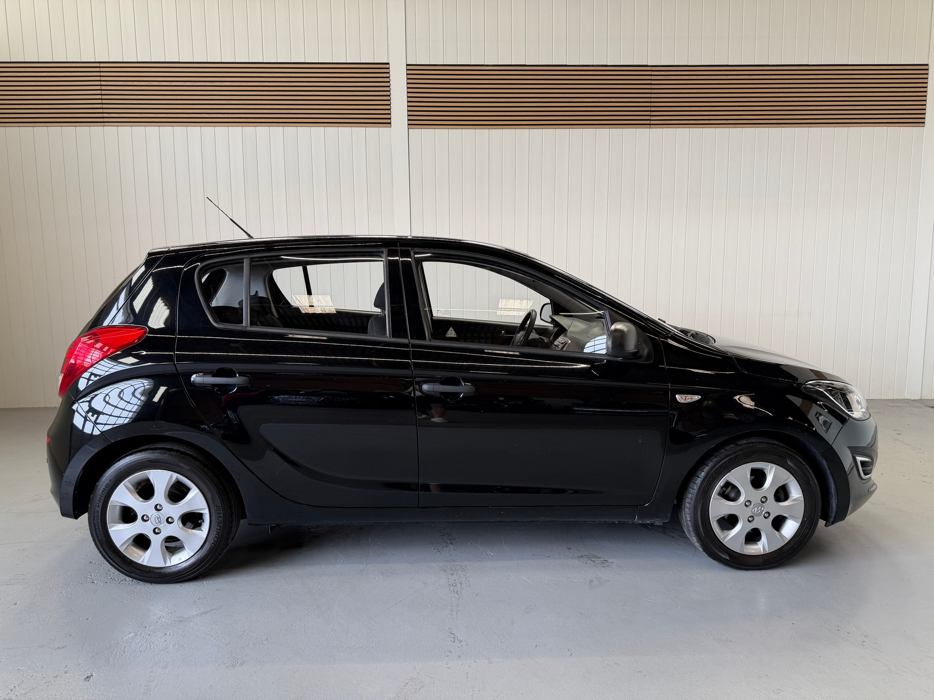 HYUNDAI i20 1.4 Automatic-image-5