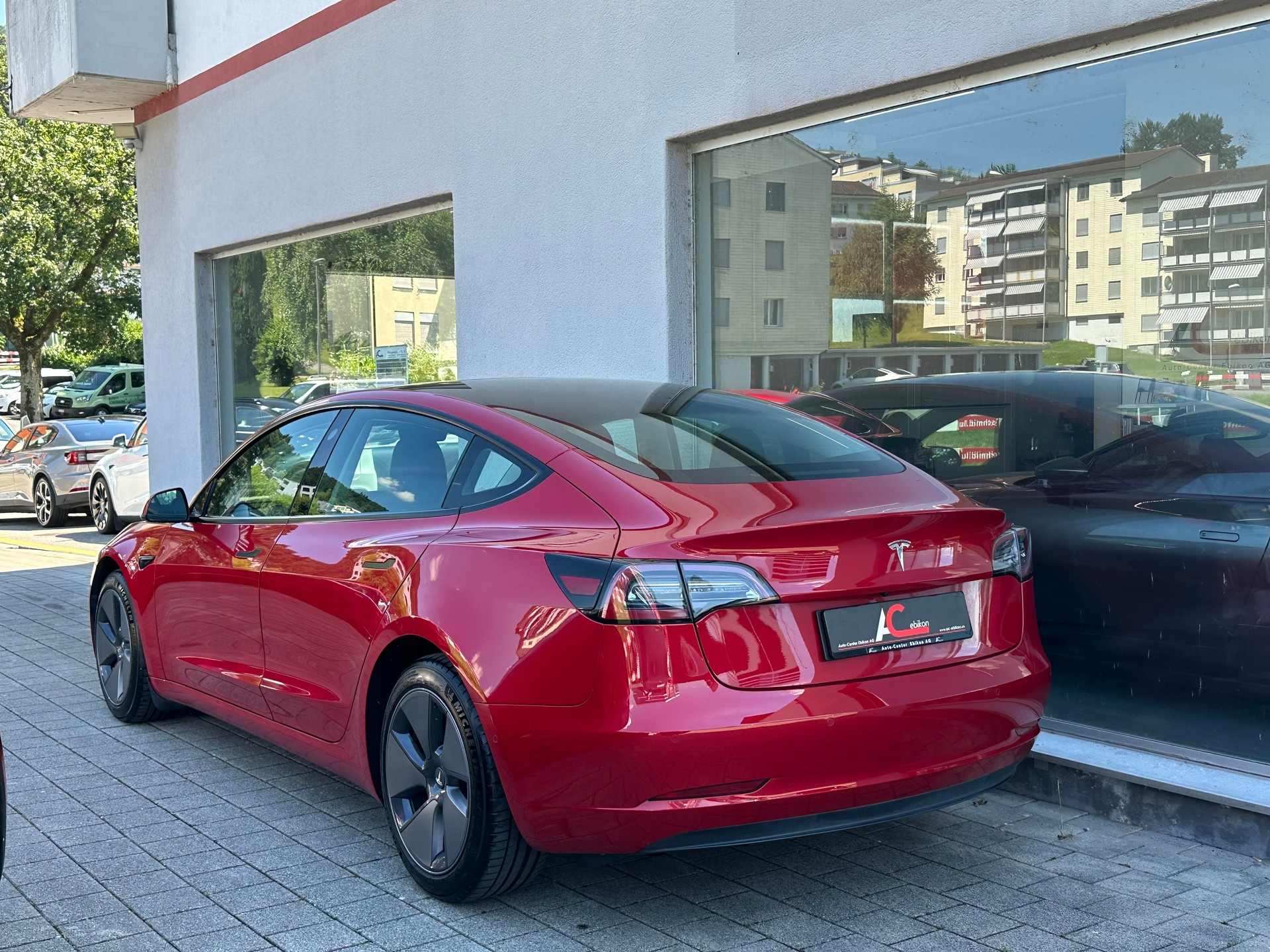TESLA Model 3-image-1
