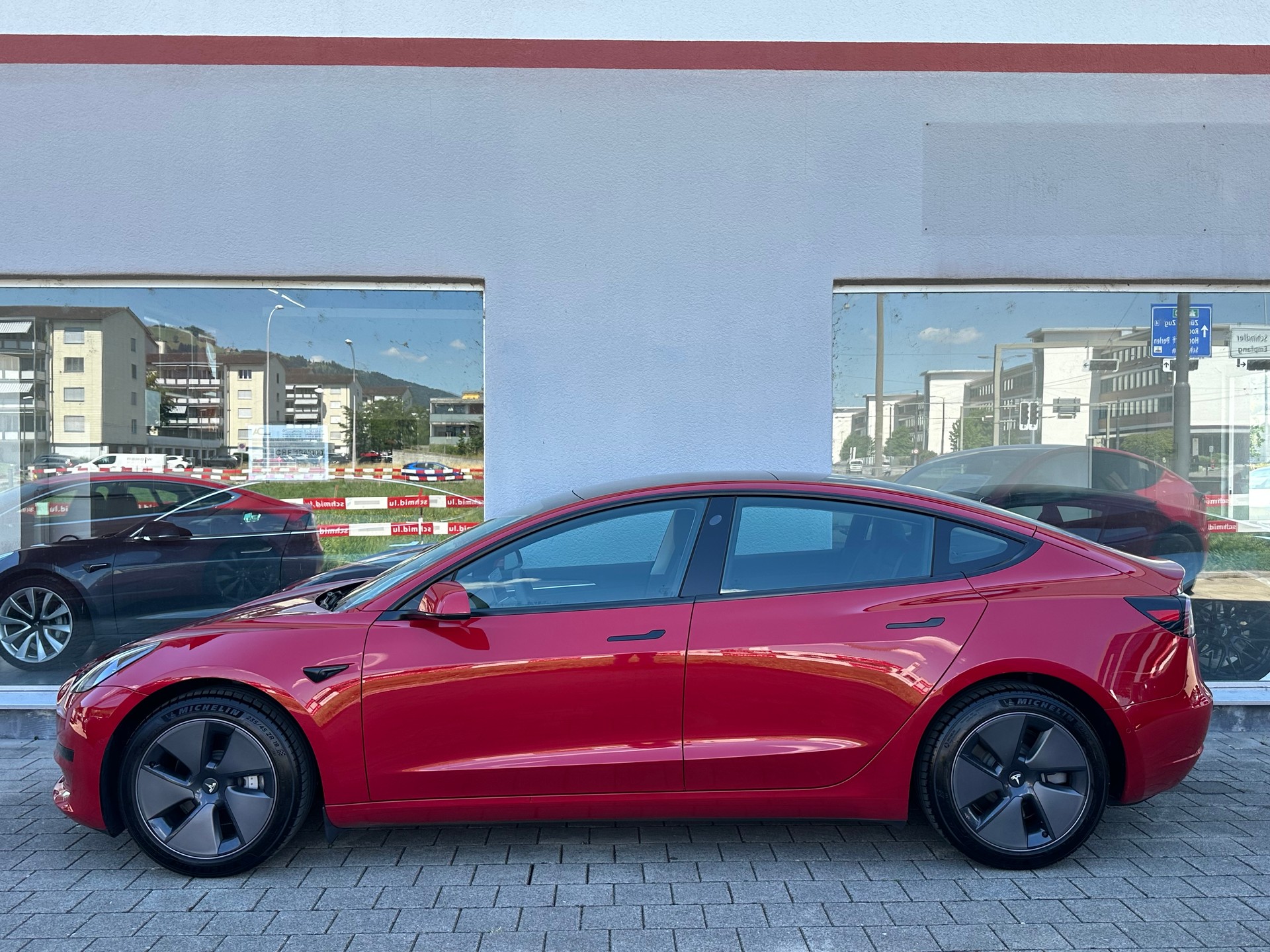 TESLA Model 3-image-2