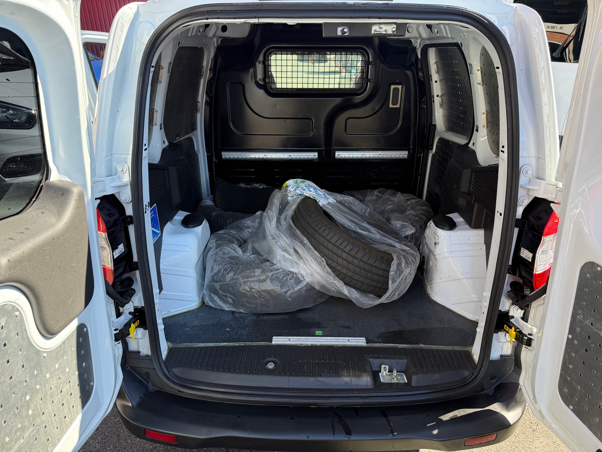 FORD Transit Courier Van 1.5 TDCi Trend-image-2