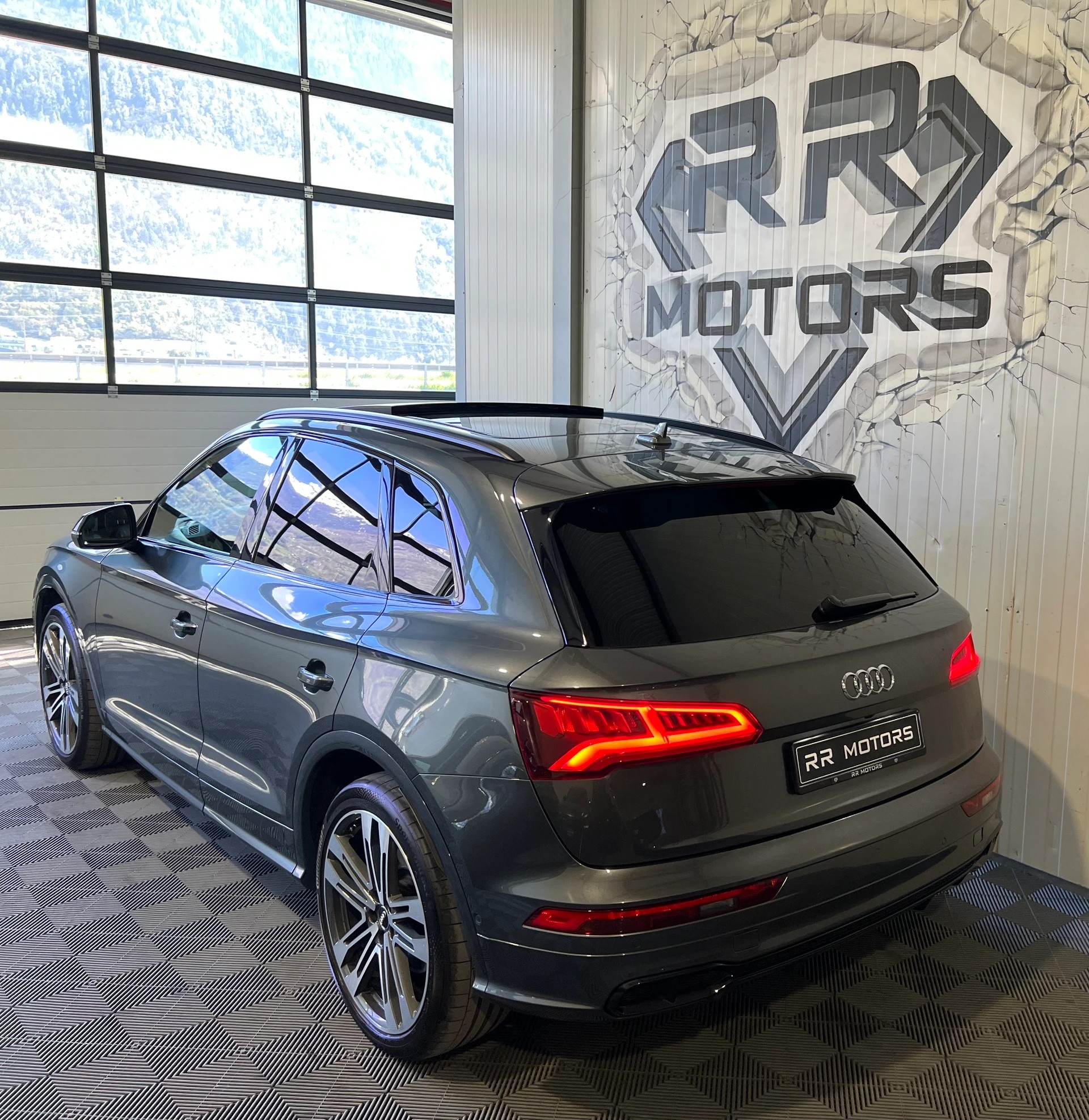AUDI SQ5 TDI quattro tiptronic-image-2