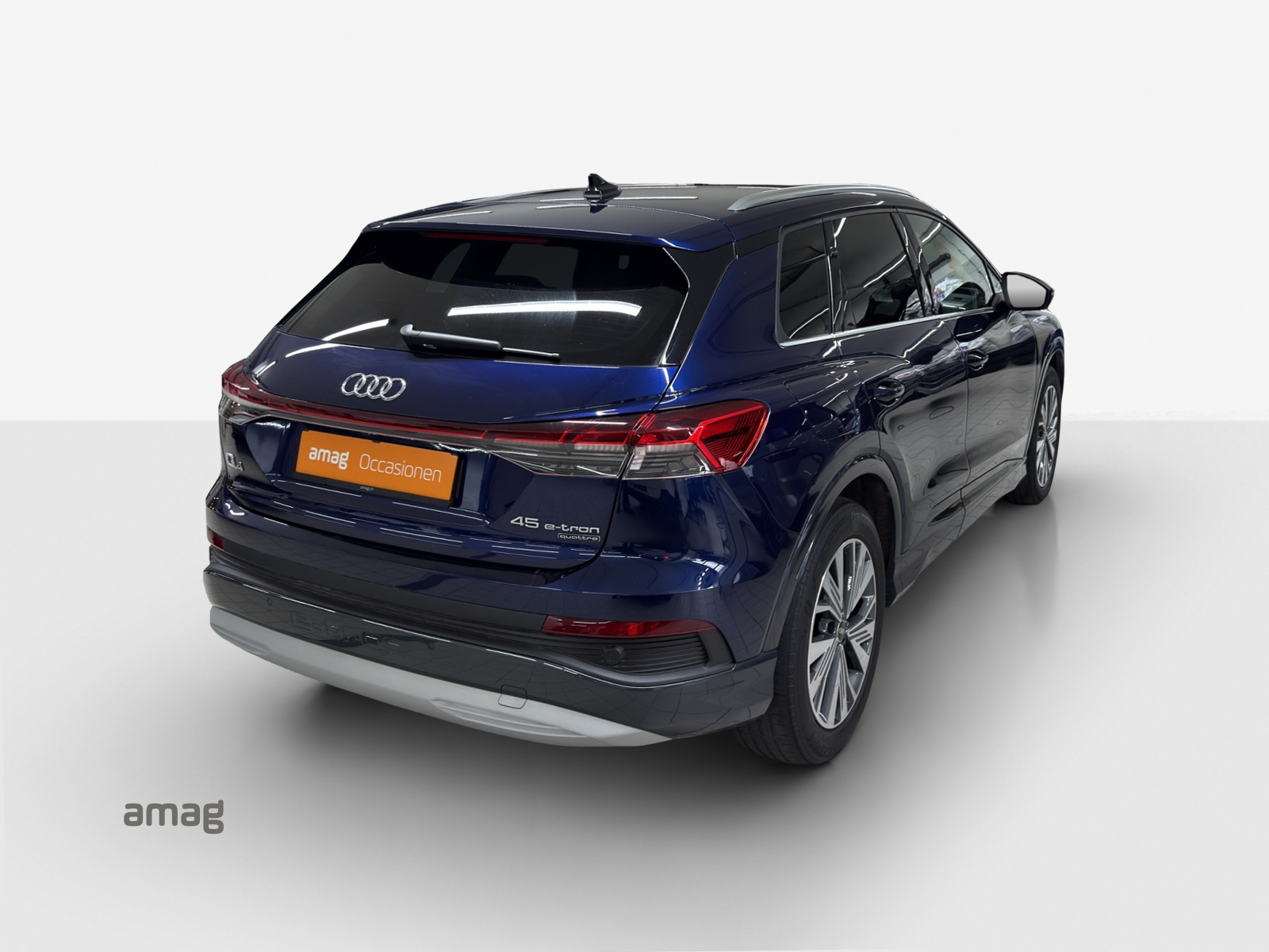 AUDI Q4 e-tron 45 quattro-image-4