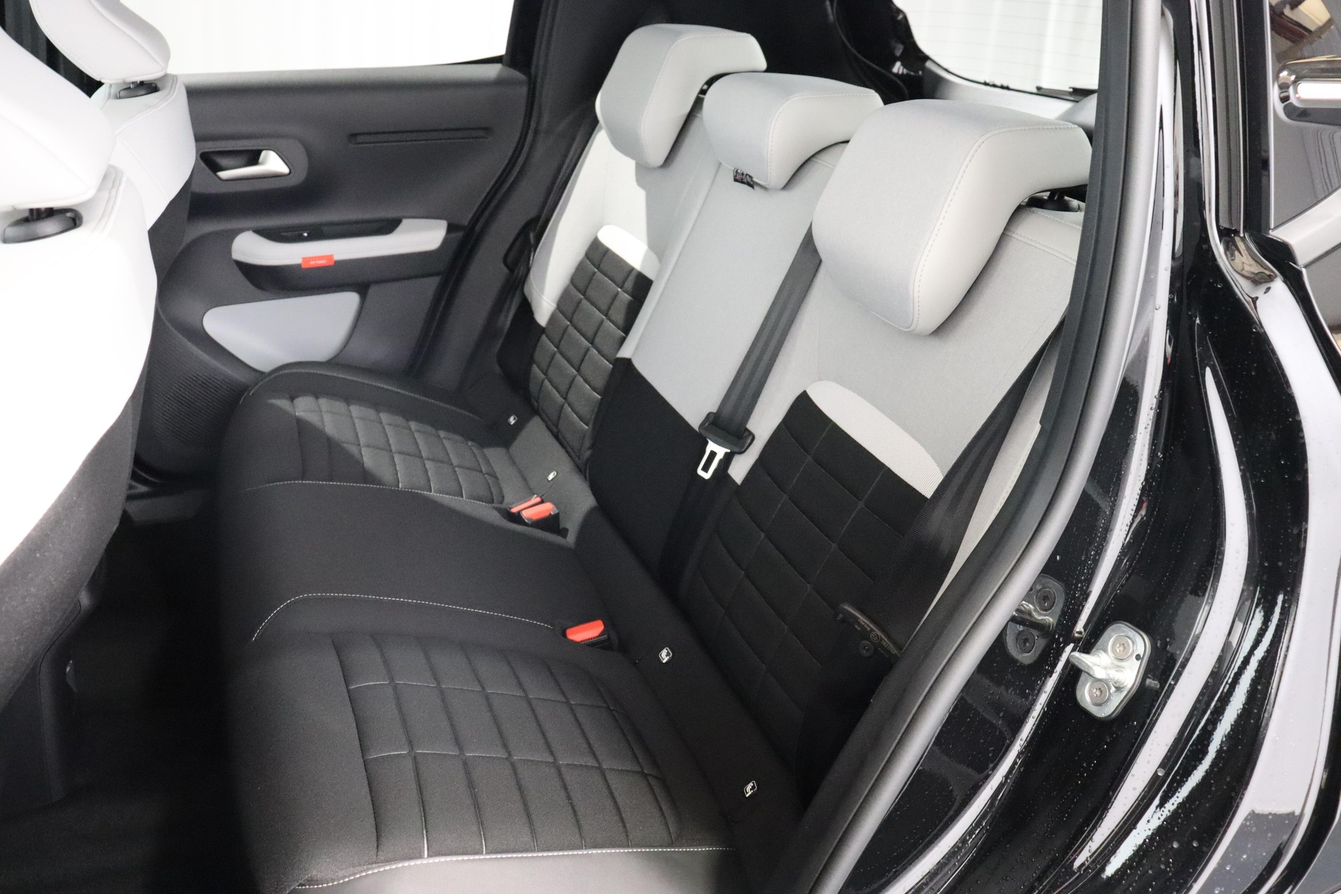 CITROEN C3 1.2 Hybrid Plus-image-4