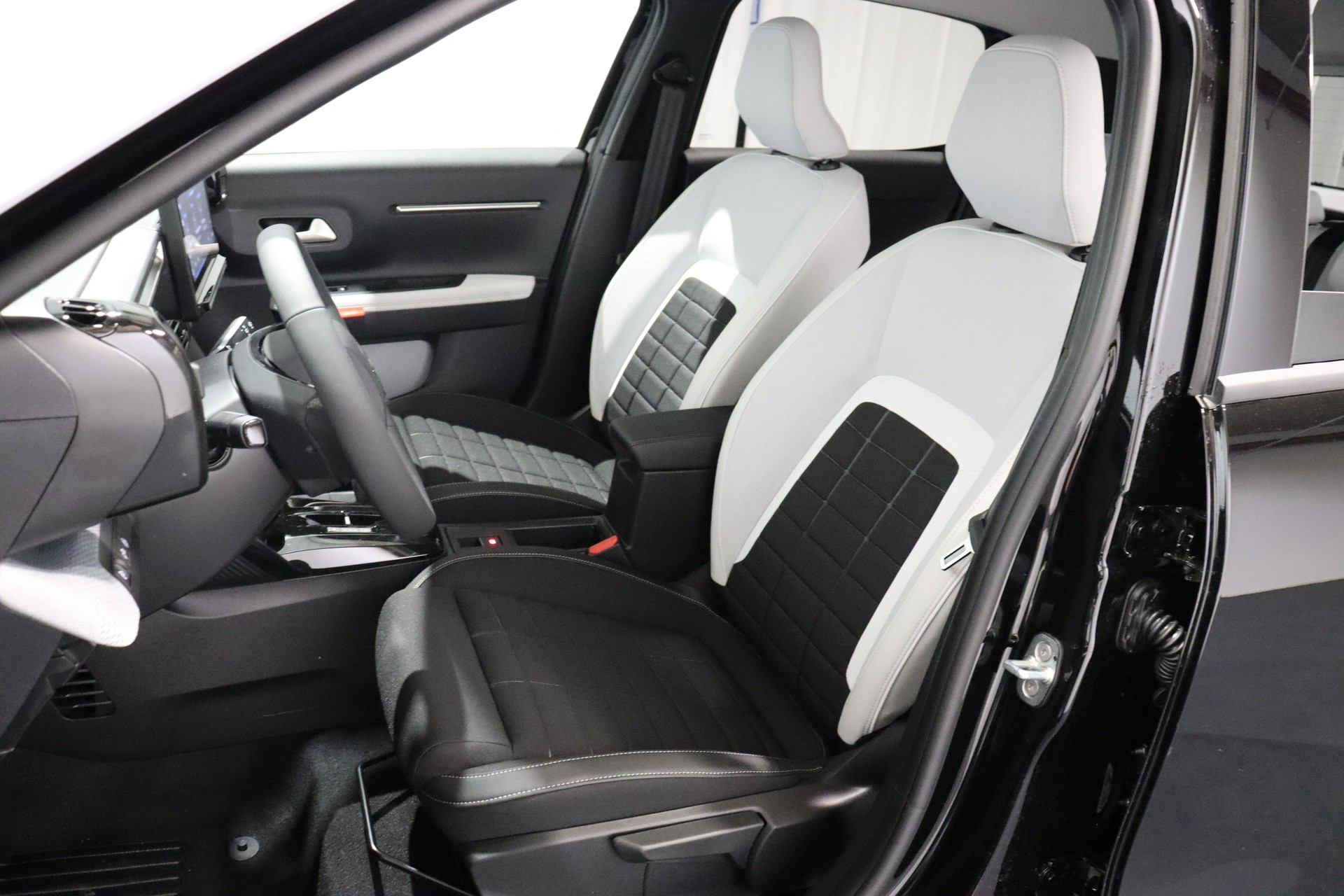 CITROEN C3 1.2 Hybrid Plus-image-3