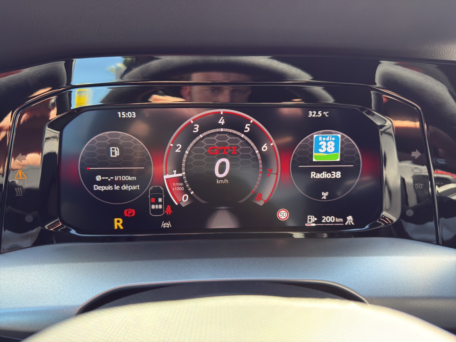 VW Golf 2.0 TSI GTI Edition 50 DSG-image-14